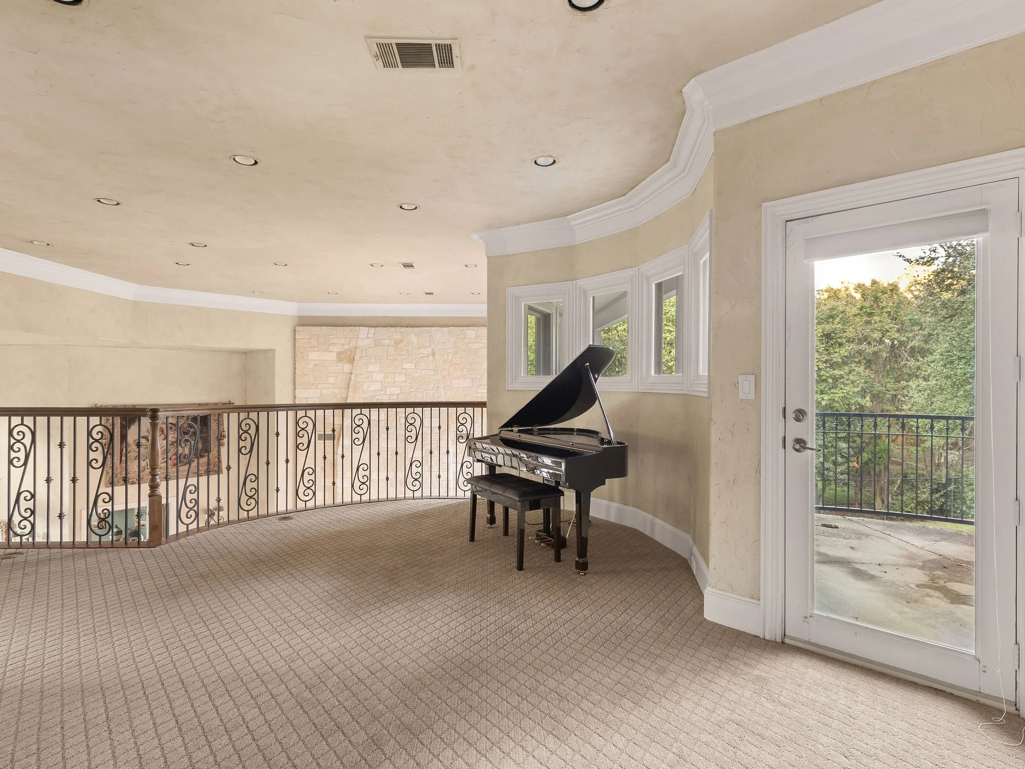 Single Family Residence For Sale in Tarrant County , 2125 Bradford Park, Fort Worth, Texas 76107, 4 Bedroom, 6 Bathroom, 3 Garage spaces, 4,072 Sqft, built in 1998, mls#21408519, Real Estate Agent in Fort Worth, Homes For Sale in Tarrant county, Homes For Sale in Fort Worth, Realtor in Fort Worth Texas, Real Estate Brokerage Independent Realty Texas, Luminita Cordes Realtor