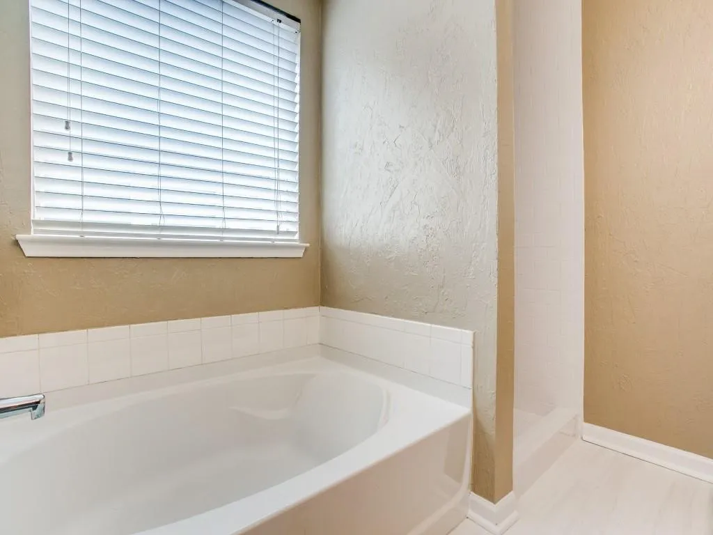 GARDEN TUB WITH SEPARATE SHOWER!