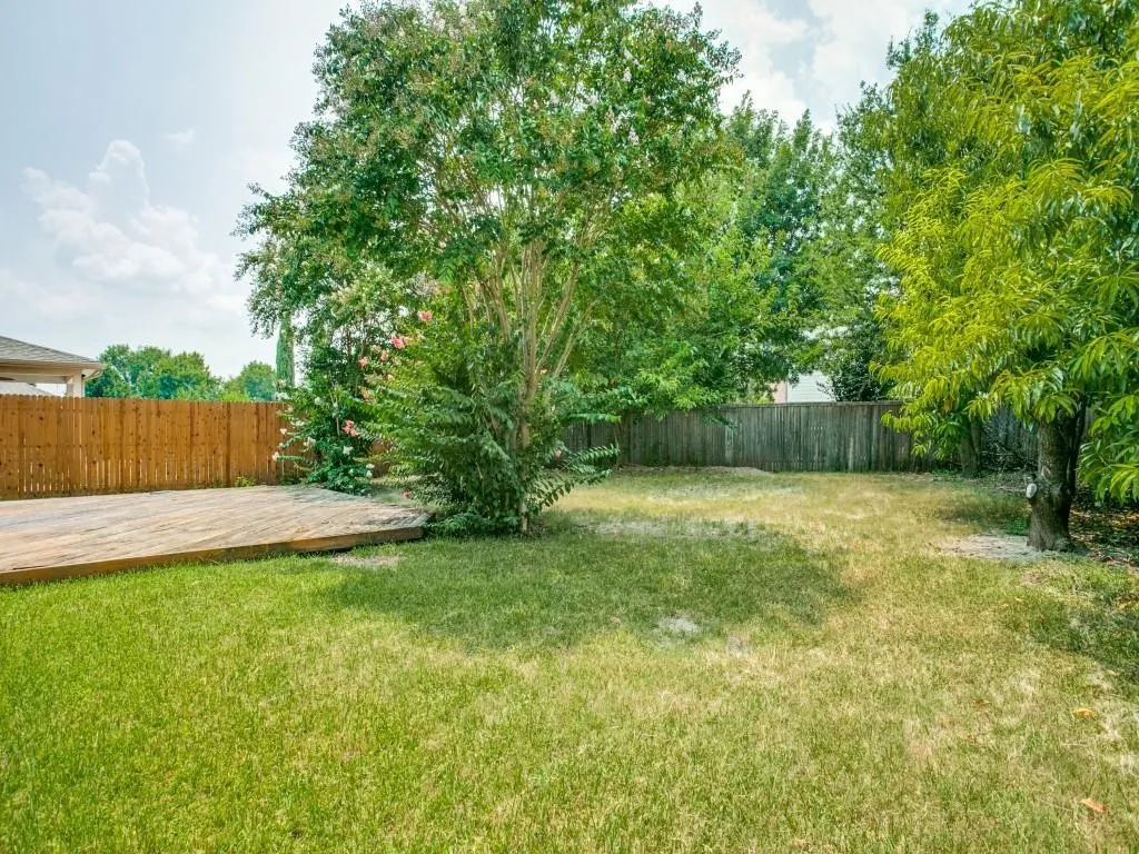 PRIVATE BACKYARD WITH PLENTY OF ROOM!