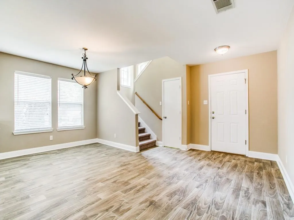 MAIN FRONT DOOR ENTRYWAY!