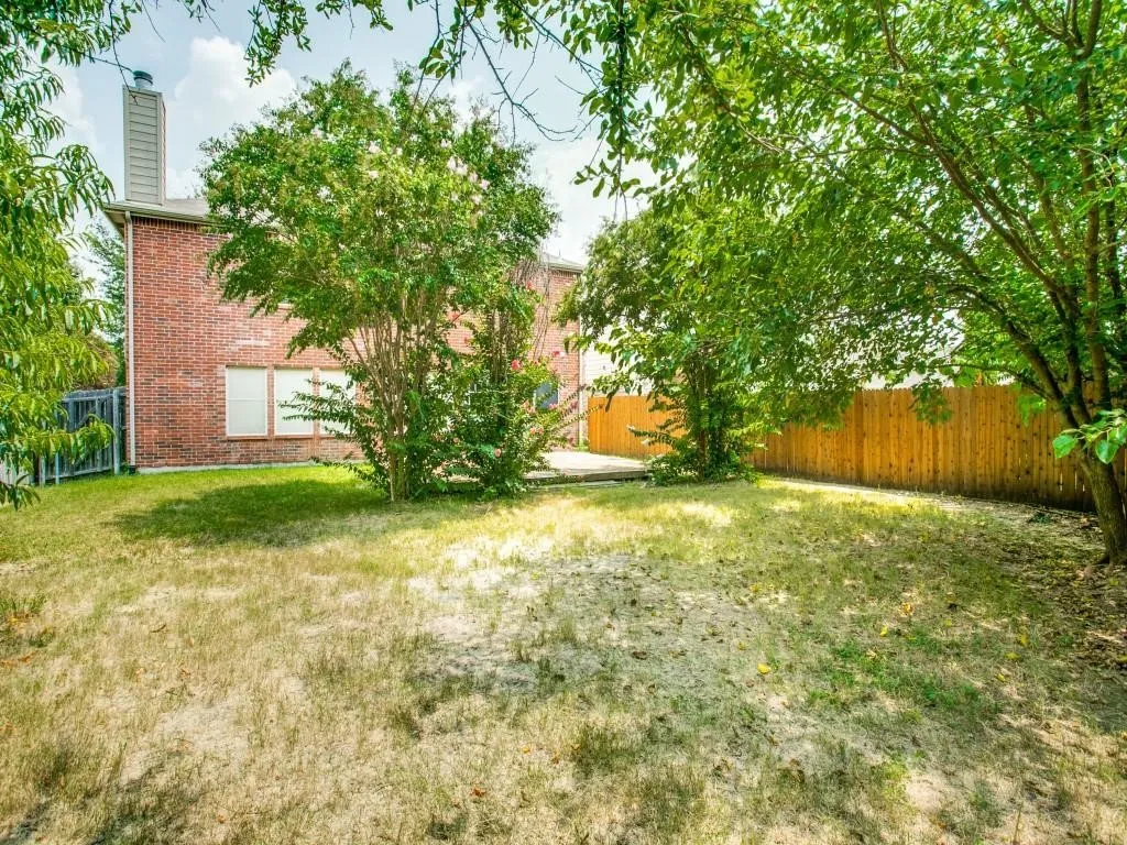 LARGE BACKYARD!