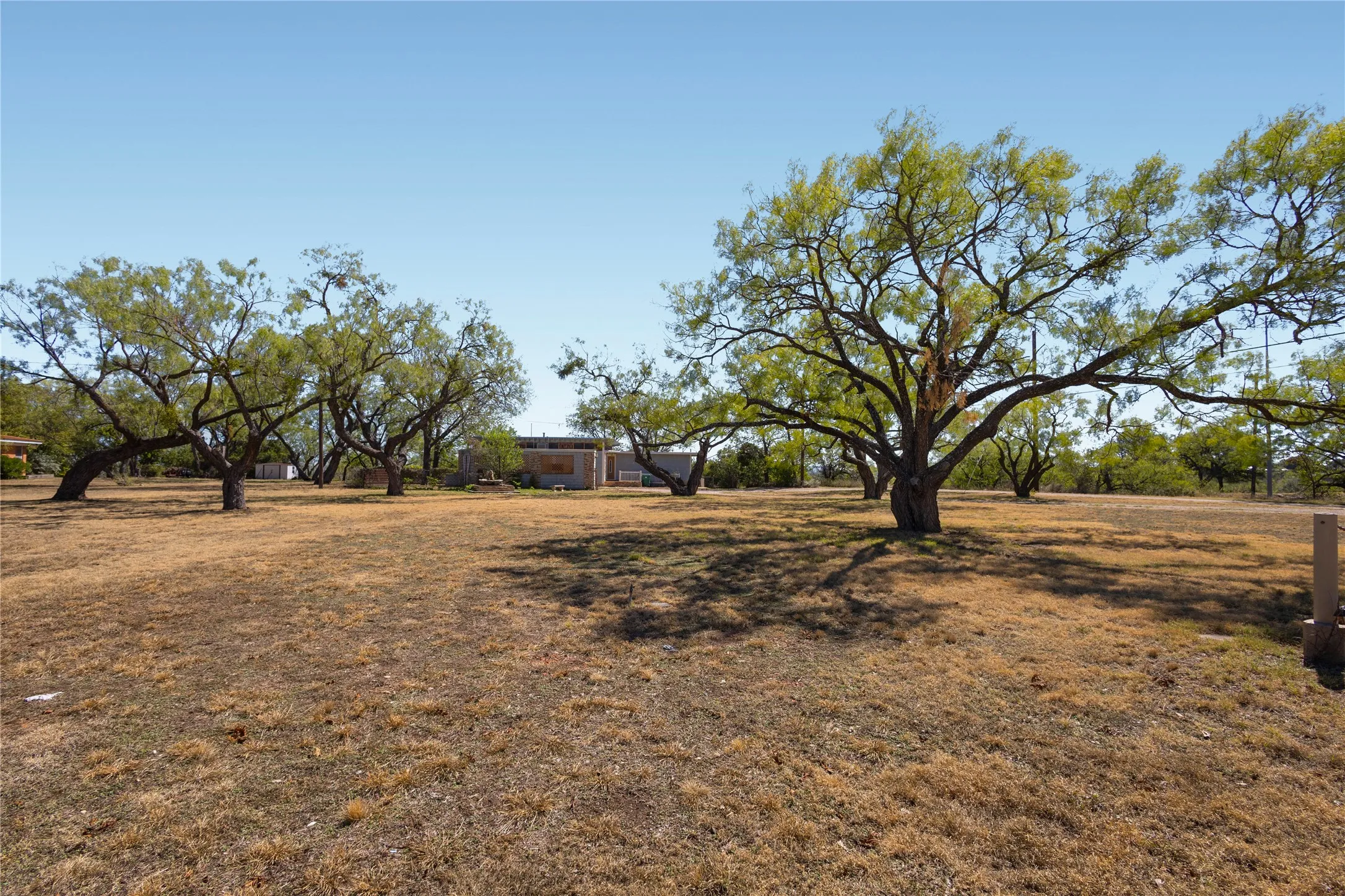 Single Family Residence For Sale in Coleman County , 500 Rio Grande Street, Coleman, Texas 76834, 3 Bedroom, 3 Bathroom, Garage spaces, 1,598 Sqft, built in 1950, mls#21406176, Real Estate Agent in Coleman, Homes For Sale in Coleman county, Homes For Sale in Coleman, Realtor in Coleman Texas, Real Estate Brokerage Independent Realty Texas, Luminita Cordes Realtor