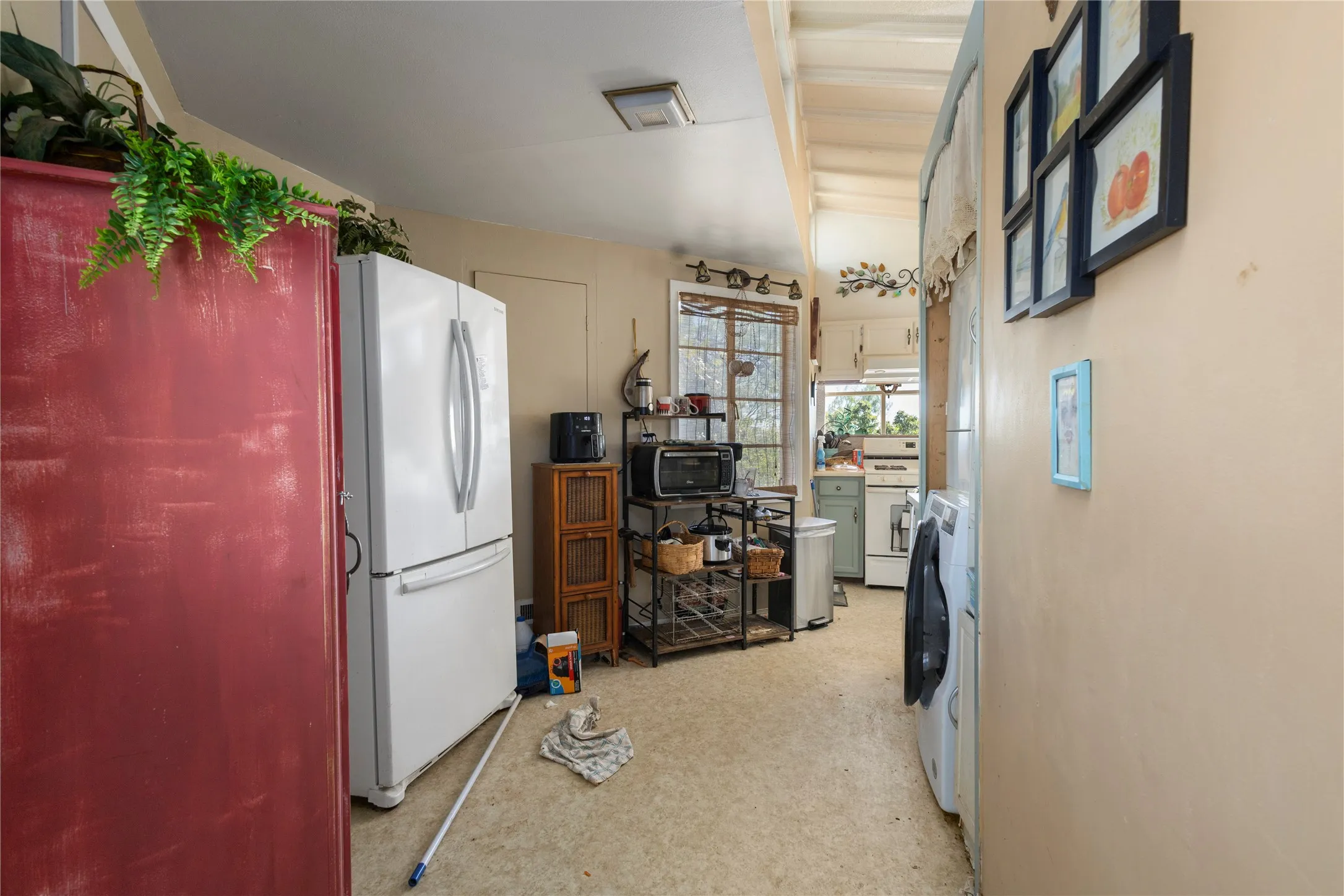 Single Family Residence For Sale in Coleman County , 500 Rio Grande Street, Coleman, Texas 76834, 3 Bedroom, 3 Bathroom, Garage spaces, 1,598 Sqft, built in 1950, mls#21406176, Real Estate Agent in Coleman, Homes For Sale in Coleman county, Homes For Sale in Coleman, Realtor in Coleman Texas, Real Estate Brokerage Independent Realty Texas, Luminita Cordes Realtor
