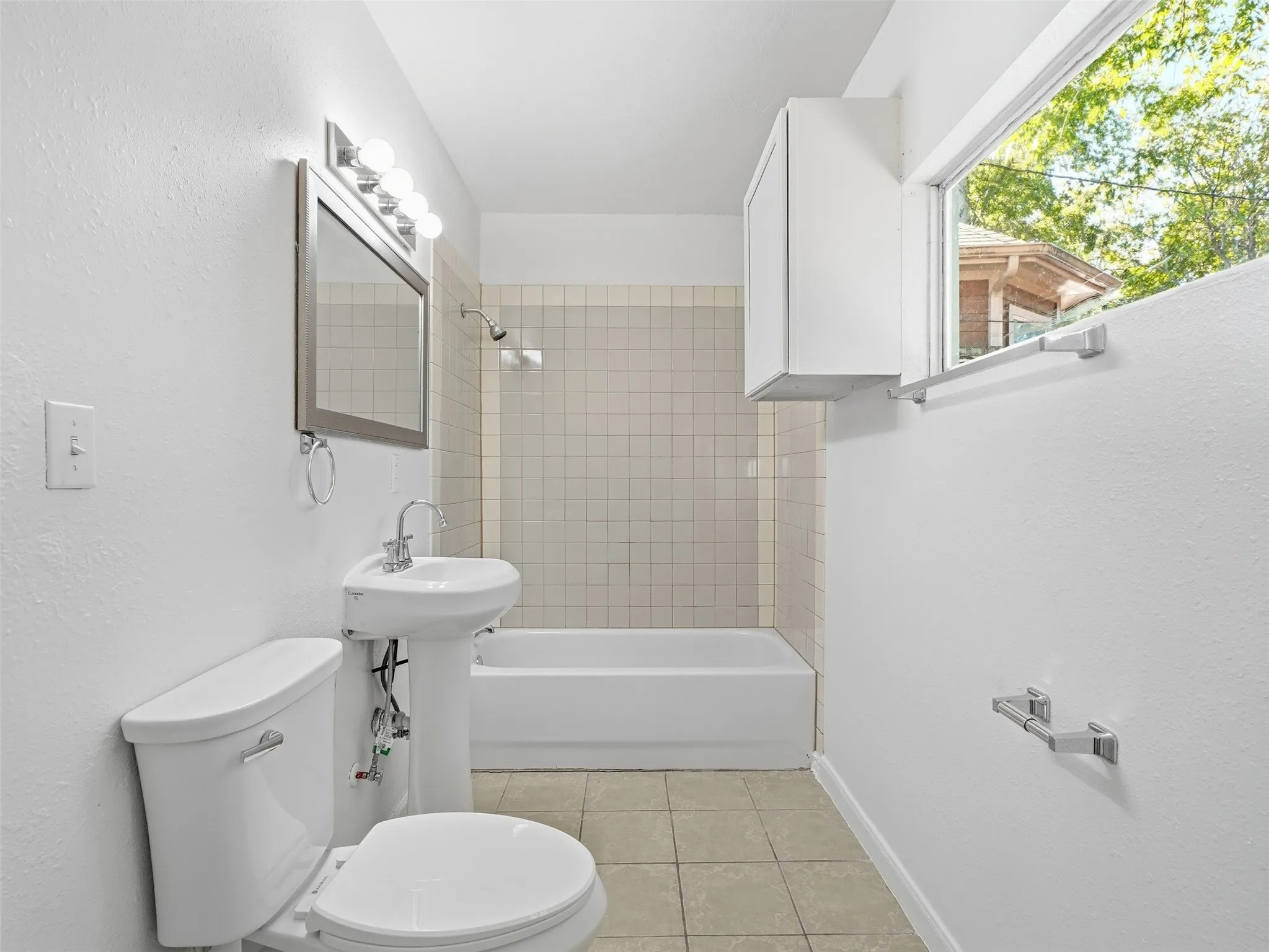 Single Family Residence For Sale in Dallas County , 1419 E Waco Avenue, Dallas, Texas 75216, 3 Bedroom, 2 Bathroom, Garage spaces, 1,050 Sqft, built in 1922, mls#21409875, Real Estate Agent in Dallas, Homes For Sale in Dallas county, Homes For Sale in Dallas, Realtor in Dallas Texas, Real Estate Brokerage Independent Realty Texas, Luminita Cordes Realtor