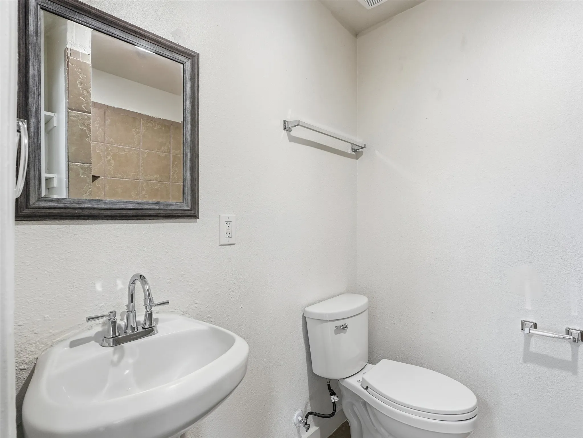 Single Family Residence For Sale in Dallas County , 1419 E Waco Avenue, Dallas, Texas 75216, 3 Bedroom, 2 Bathroom, Garage spaces, 1,050 Sqft, built in 1922, mls#21409875, Real Estate Agent in Dallas, Homes For Sale in Dallas county, Homes For Sale in Dallas, Realtor in Dallas Texas, Real Estate Brokerage Independent Realty Texas, Luminita Cordes Realtor