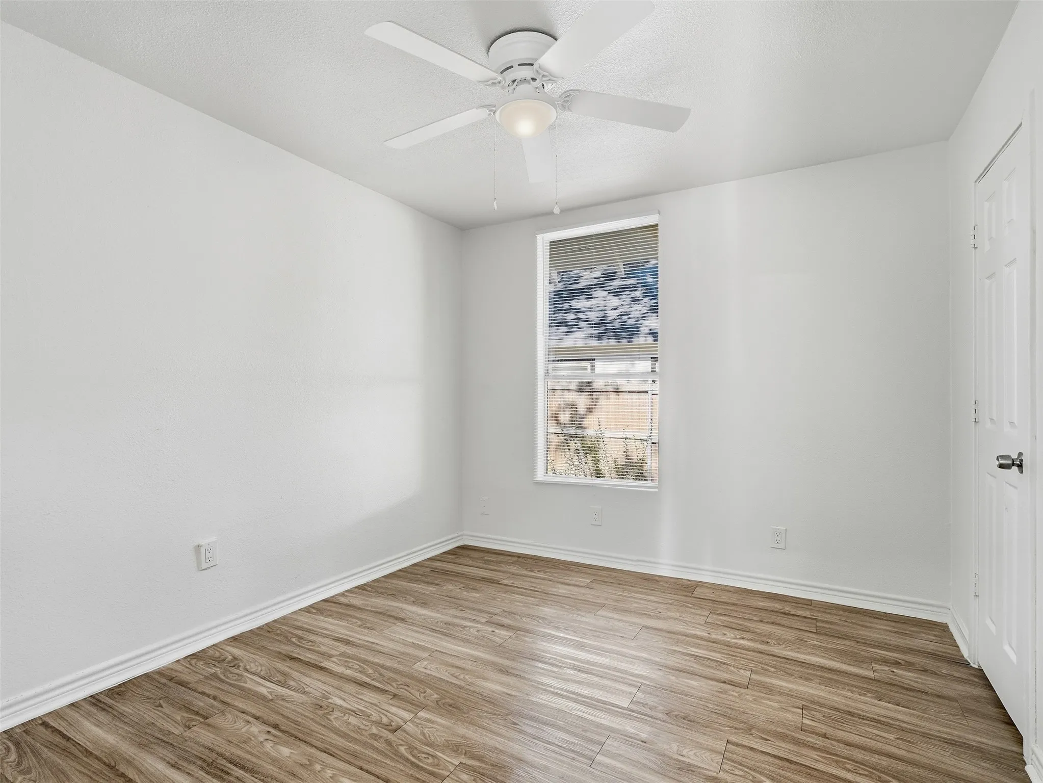 Single Family Residence For Sale in Dallas County , 1419 E Waco Avenue, Dallas, Texas 75216, 3 Bedroom, 2 Bathroom, Garage spaces, 1,050 Sqft, built in 1922, mls#21409875, Real Estate Agent in Dallas, Homes For Sale in Dallas county, Homes For Sale in Dallas, Realtor in Dallas Texas, Real Estate Brokerage Independent Realty Texas, Luminita Cordes Realtor
