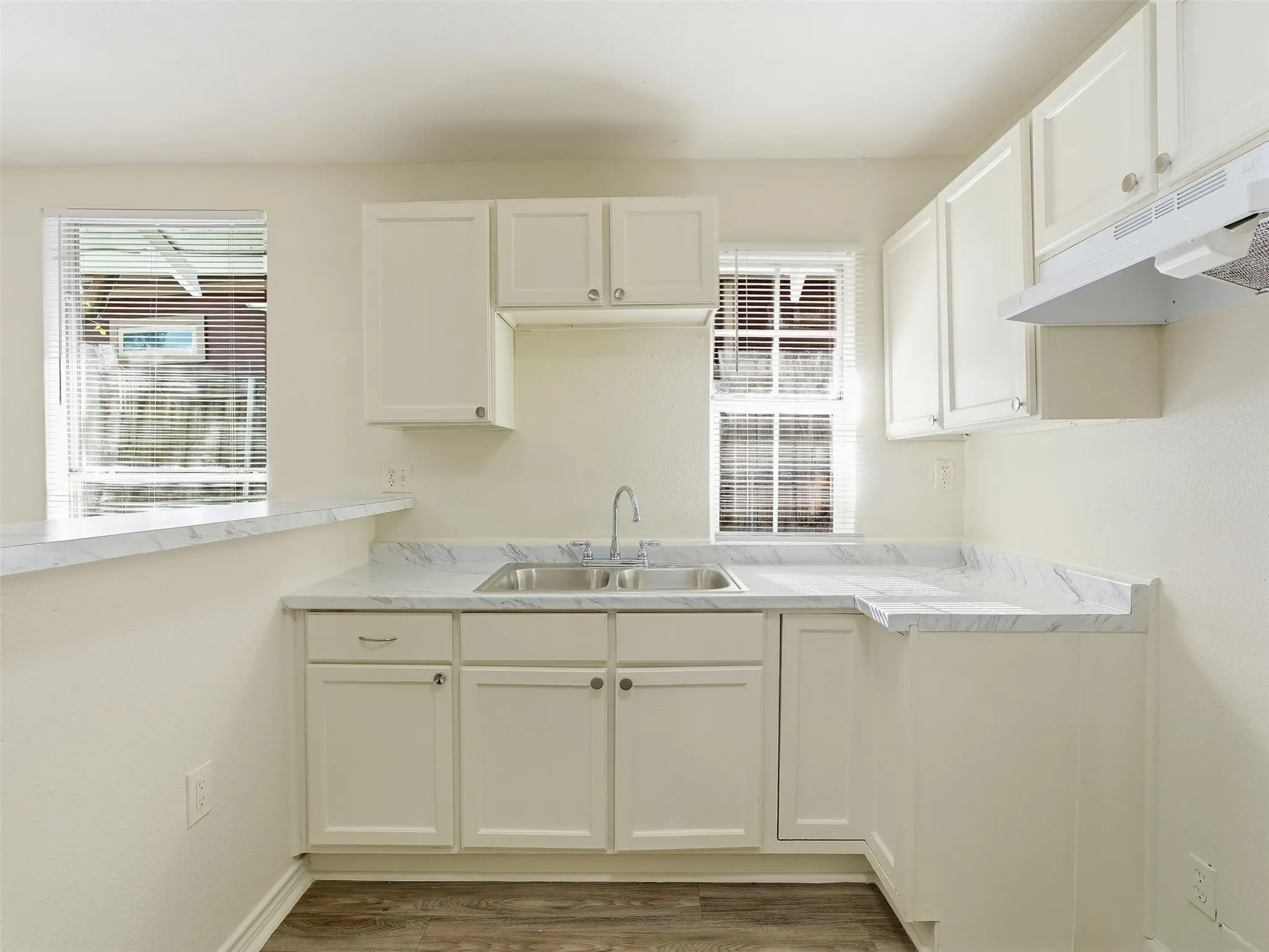 Single Family Residence For Sale in Dallas County , 1419 E Waco Avenue, Dallas, Texas 75216, 3 Bedroom, 2 Bathroom, Garage spaces, 1,050 Sqft, built in 1922, mls#21409875, Real Estate Agent in Dallas, Homes For Sale in Dallas county, Homes For Sale in Dallas, Realtor in Dallas Texas, Real Estate Brokerage Independent Realty Texas, Luminita Cordes Realtor
