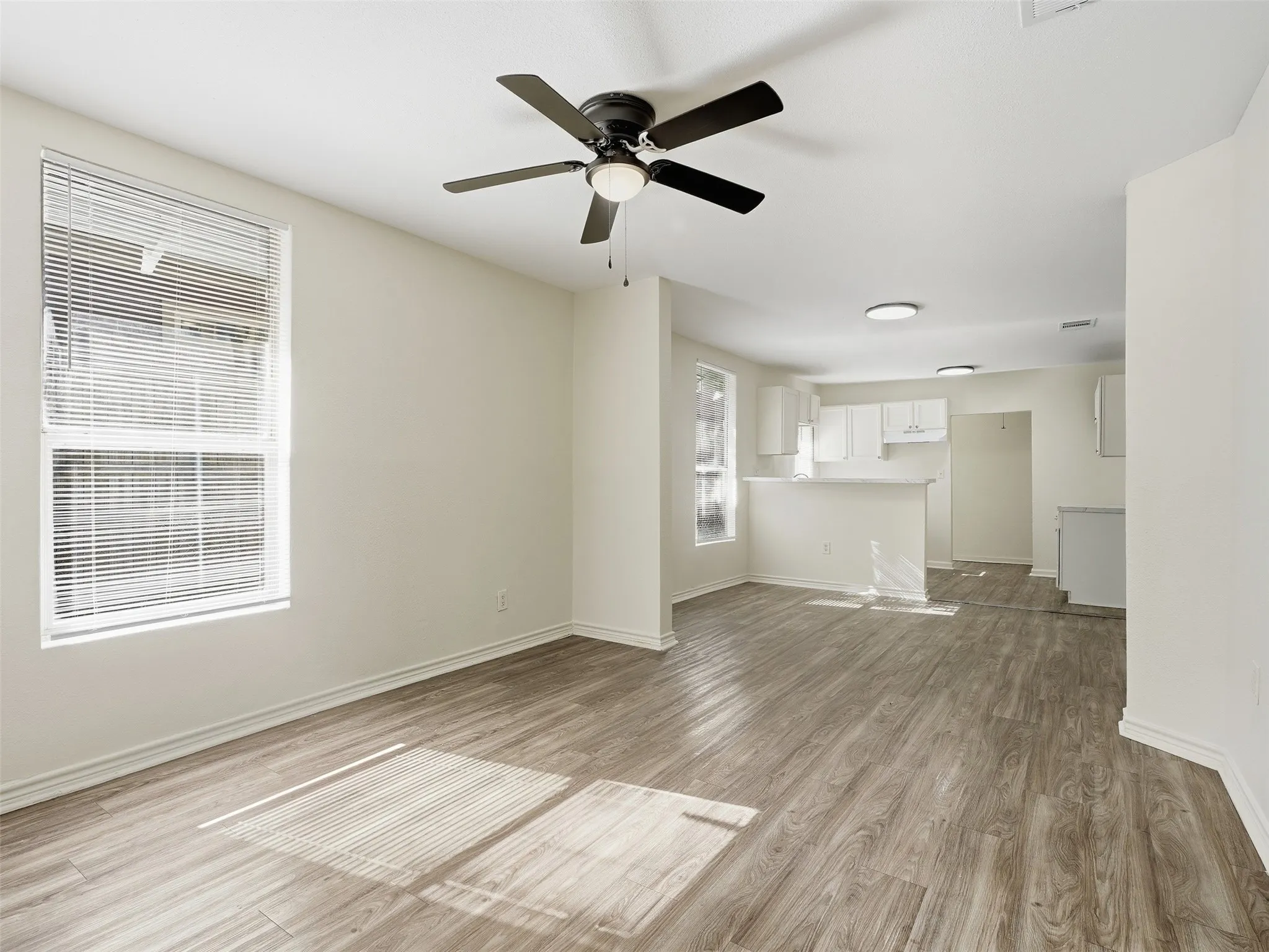 Single Family Residence For Sale in Dallas County , 1419 E Waco Avenue, Dallas, Texas 75216, 3 Bedroom, 2 Bathroom, Garage spaces, 1,050 Sqft, built in 1922, mls#21409875, Real Estate Agent in Dallas, Homes For Sale in Dallas county, Homes For Sale in Dallas, Realtor in Dallas Texas, Real Estate Brokerage Independent Realty Texas, Luminita Cordes Realtor