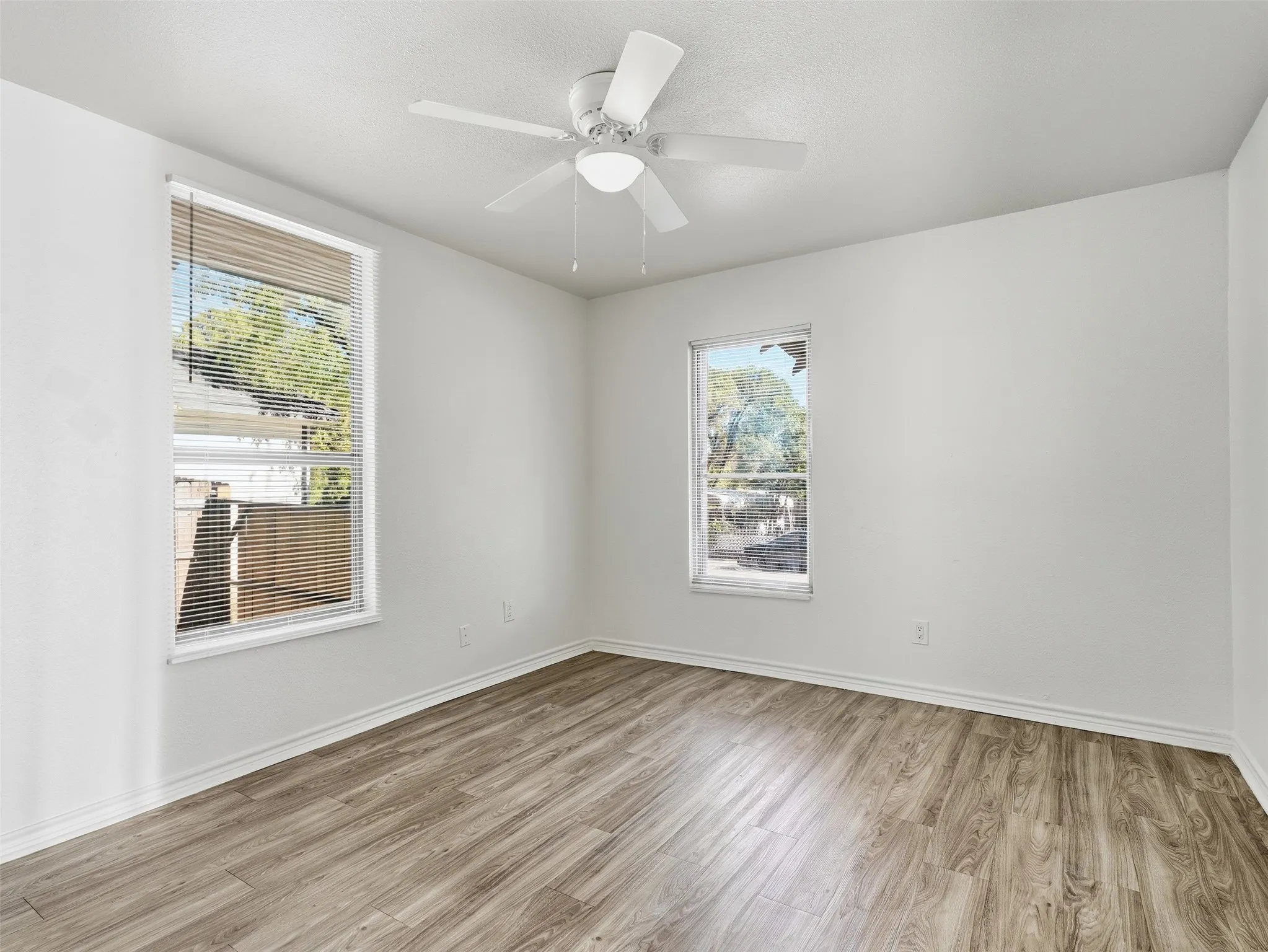 Single Family Residence For Sale in Dallas County , 1419 E Waco Avenue, Dallas, Texas 75216, 3 Bedroom, 2 Bathroom, Garage spaces, 1,050 Sqft, built in 1922, mls#21409875, Real Estate Agent in Dallas, Homes For Sale in Dallas county, Homes For Sale in Dallas, Realtor in Dallas Texas, Real Estate Brokerage Independent Realty Texas, Luminita Cordes Realtor