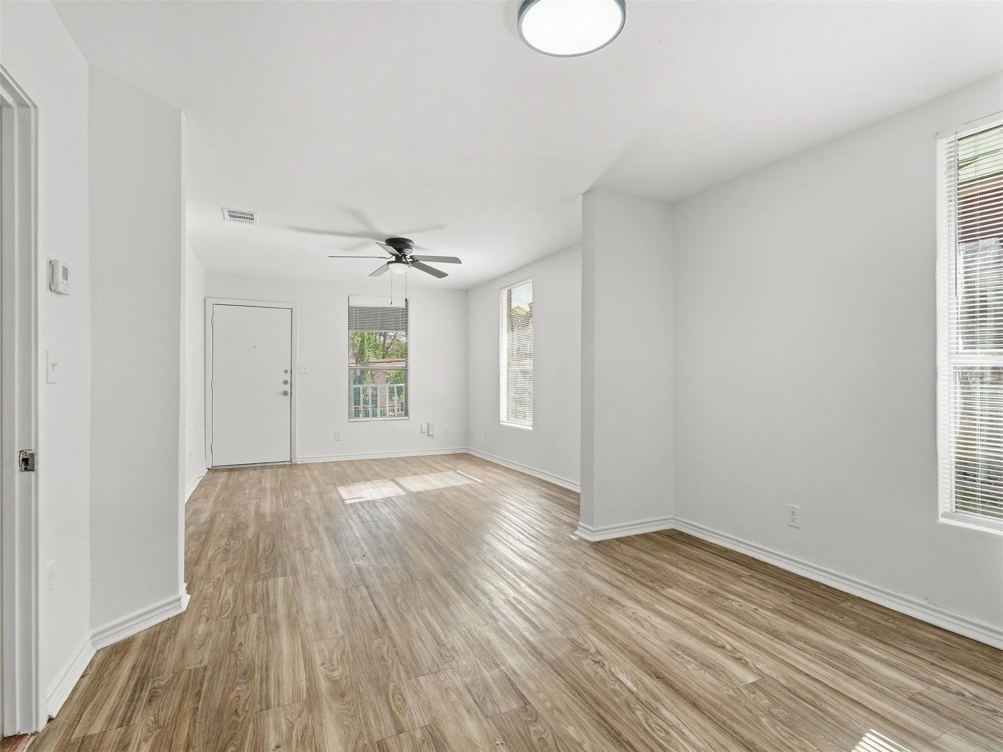 Single Family Residence For Sale in Dallas County , 1419 E Waco Avenue, Dallas, Texas 75216, 3 Bedroom, 2 Bathroom, Garage spaces, 1,050 Sqft, built in 1922, mls#21409875, Real Estate Agent in Dallas, Homes For Sale in Dallas county, Homes For Sale in Dallas, Realtor in Dallas Texas, Real Estate Brokerage Independent Realty Texas, Luminita Cordes Realtor