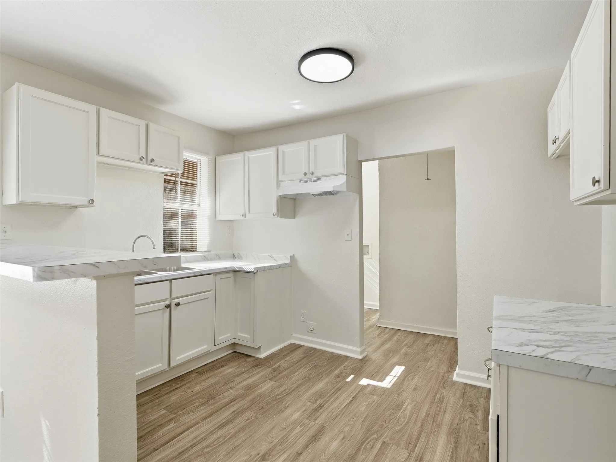 Single Family Residence For Sale in Dallas County , 1419 E Waco Avenue, Dallas, Texas 75216, 3 Bedroom, 2 Bathroom, Garage spaces, 1,050 Sqft, built in 1922, mls#21409875, Real Estate Agent in Dallas, Homes For Sale in Dallas county, Homes For Sale in Dallas, Realtor in Dallas Texas, Real Estate Brokerage Independent Realty Texas, Luminita Cordes Realtor