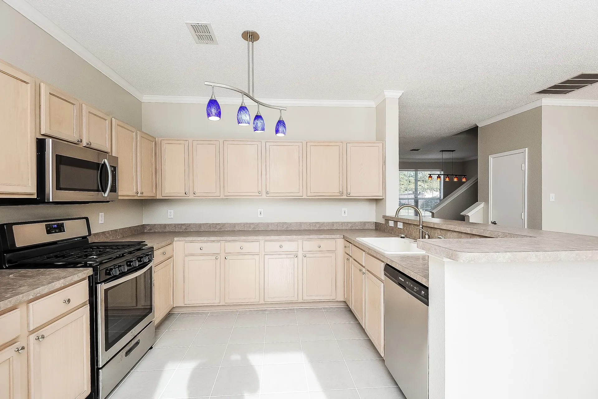 Single Family Residence For Rent in Tarrant County , 4713 Palm Ridge Drive, Fort Worth, Texas 76133, 4 Bedroom, 3 Bathroom, 2 Garage spaces, 2,674 Sqft, built in 2001, mls#21409969, Real Estate Agent in Fort Worth, Homes For Rent in Tarrant county, Homes For Rent in Fort Worth, Realtor in Fort Worth Texas, Real Estate Brokerage Independent Realty Texas, Luminita Cordes Realtor