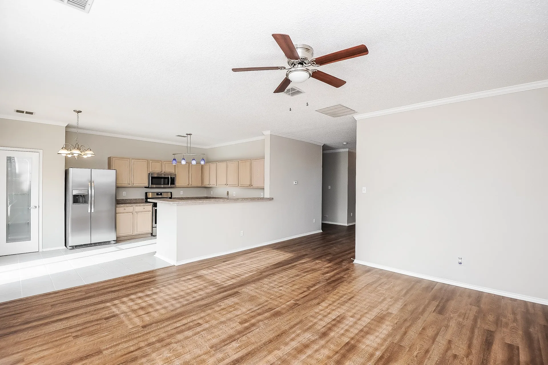 Single Family Residence For Rent in Tarrant County , 4713 Palm Ridge Drive, Fort Worth, Texas 76133, 4 Bedroom, 3 Bathroom, 2 Garage spaces, 2,674 Sqft, built in 2001, mls#21409969, Real Estate Agent in Fort Worth, Homes For Rent in Tarrant county, Homes For Rent in Fort Worth, Realtor in Fort Worth Texas, Real Estate Brokerage Independent Realty Texas, Luminita Cordes Realtor