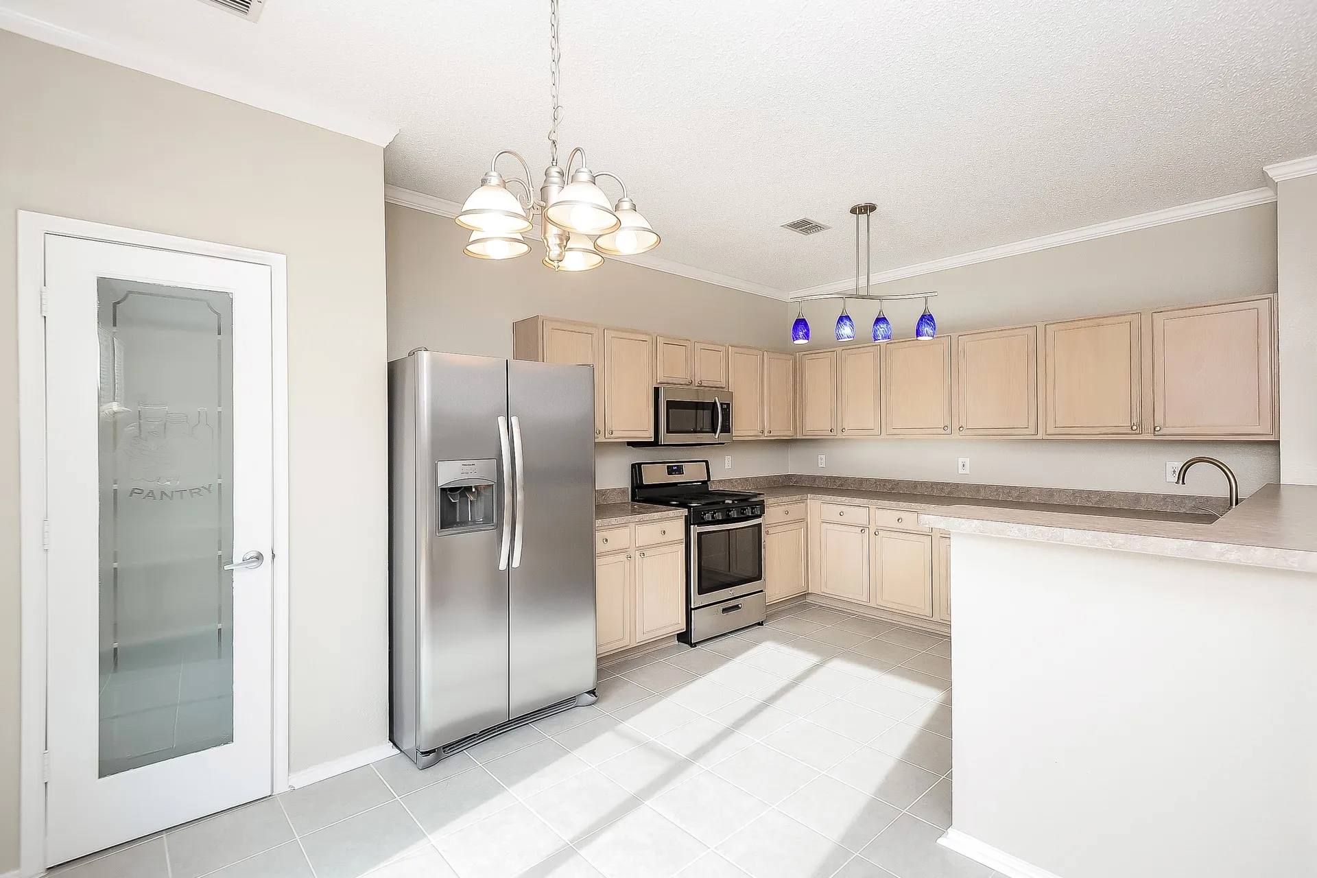 Single Family Residence For Rent in Tarrant County , 4713 Palm Ridge Drive, Fort Worth, Texas 76133, 4 Bedroom, 3 Bathroom, 2 Garage spaces, 2,674 Sqft, built in 2001, mls#21409969, Real Estate Agent in Fort Worth, Homes For Rent in Tarrant county, Homes For Rent in Fort Worth, Realtor in Fort Worth Texas, Real Estate Brokerage Independent Realty Texas, Luminita Cordes Realtor