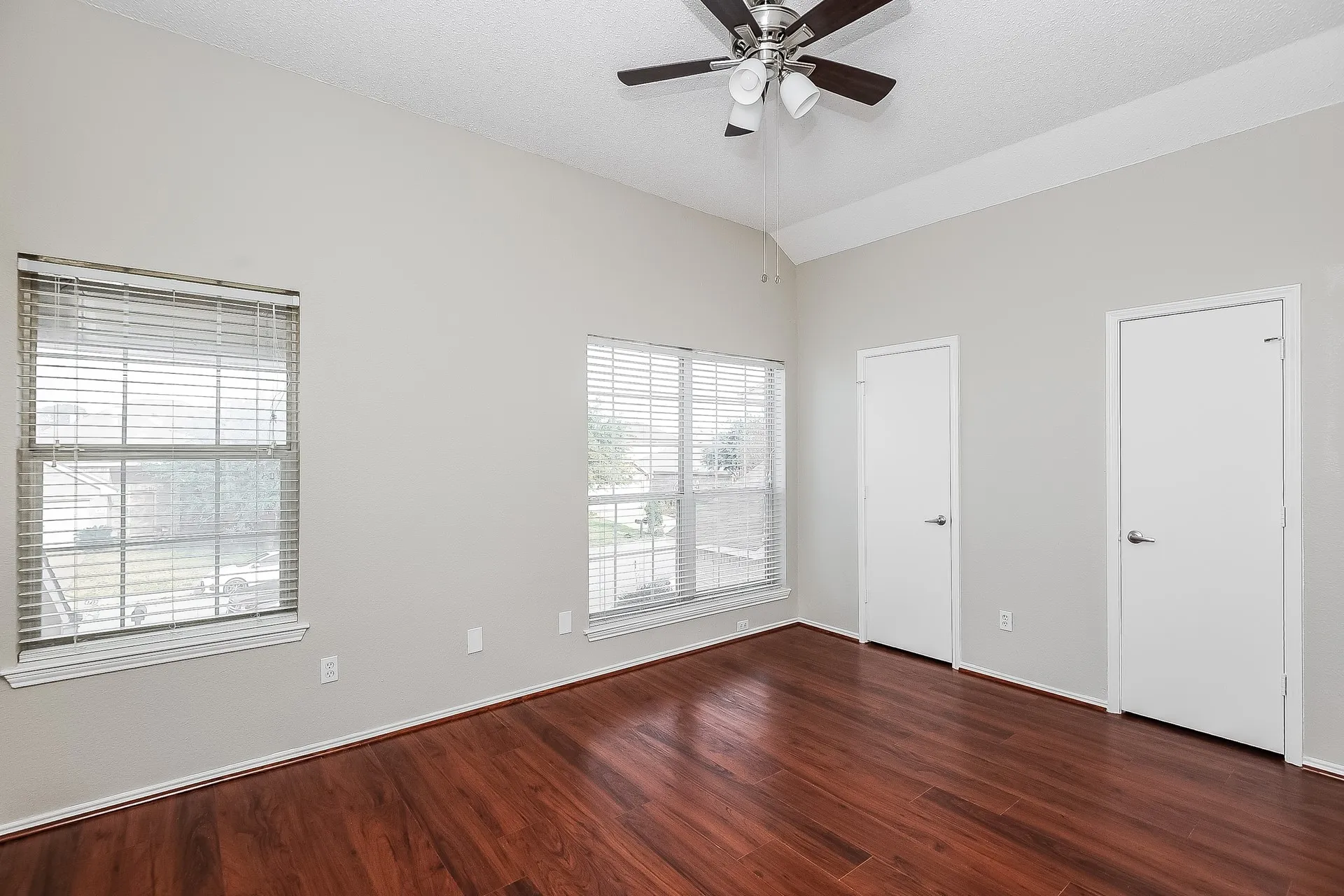 Single Family Residence For Rent in Tarrant County , 4713 Palm Ridge Drive, Fort Worth, Texas 76133, 4 Bedroom, 3 Bathroom, 2 Garage spaces, 2,674 Sqft, built in 2001, mls#21409969, Real Estate Agent in Fort Worth, Homes For Rent in Tarrant county, Homes For Rent in Fort Worth, Realtor in Fort Worth Texas, Real Estate Brokerage Independent Realty Texas, Luminita Cordes Realtor