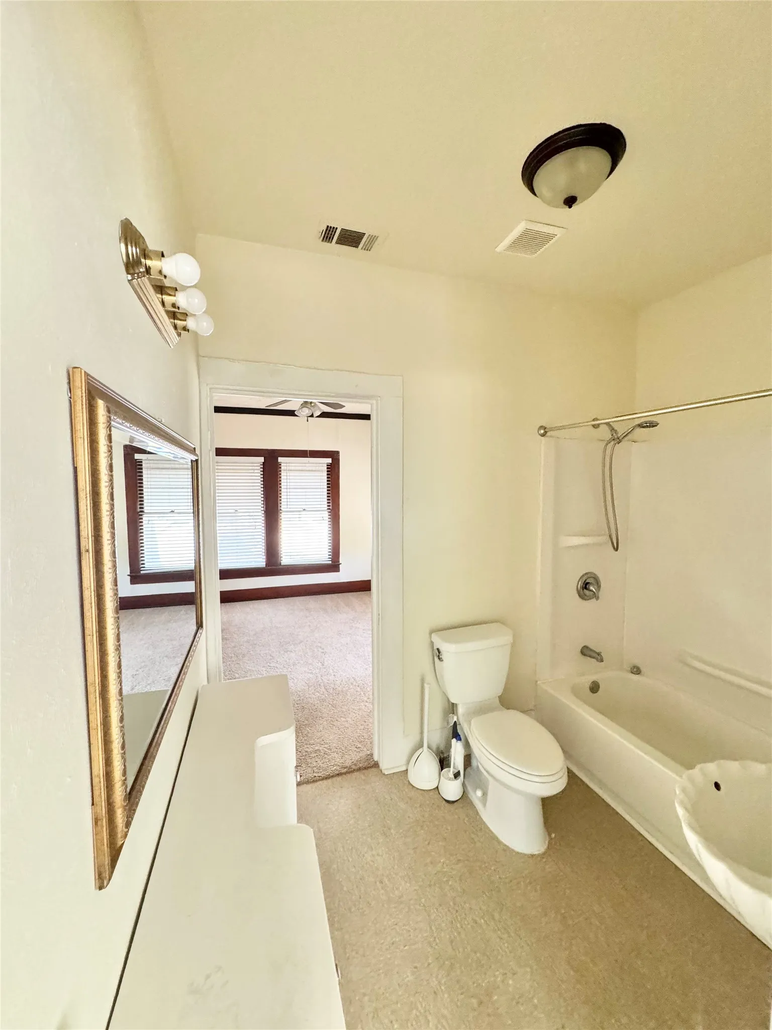 Single Family Residence For Rent in Dallas County , 311 Gibson Street, Mesquite, Texas 75149, 2 Bedroom, 1 Bathroom, Garage spaces, 1,056 Sqft, built in 1950, mls#21407107, Real Estate Agent in Mesquite, Homes For Rent in Dallas county, Homes For Rent in Mesquite, Realtor in Mesquite Texas, Real Estate Brokerage Independent Realty Texas, Luminita Cordes Realtor