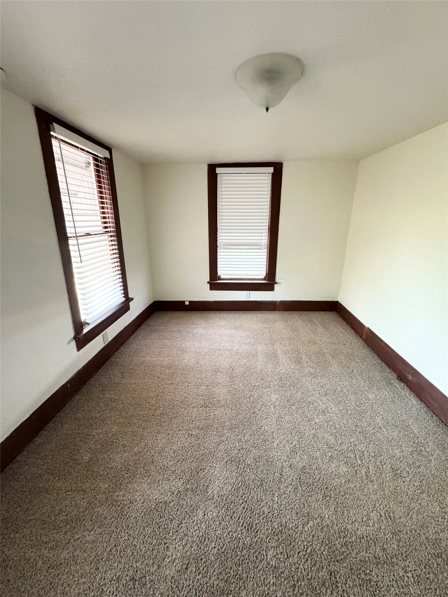 Single Family Residence For Rent in Dallas County , 311 Gibson Street, Mesquite, Texas 75149, 2 Bedroom, 1 Bathroom, Garage spaces, 1,056 Sqft, built in 1950, mls#21407107, Real Estate Agent in Mesquite, Homes For Rent in Dallas county, Homes For Rent in Mesquite, Realtor in Mesquite Texas, Real Estate Brokerage Independent Realty Texas, Luminita Cordes Realtor