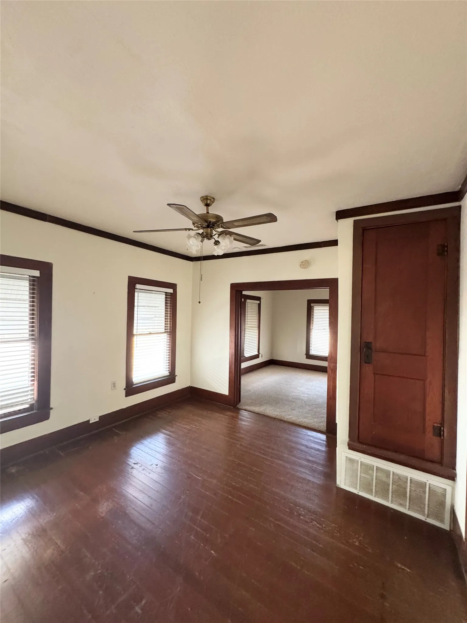 Single Family Residence For Rent in Dallas County , 311 Gibson Street, Mesquite, Texas 75149, 2 Bedroom, 1 Bathroom, Garage spaces, 1,056 Sqft, built in 1950, mls#21407107, Real Estate Agent in Mesquite, Homes For Rent in Dallas county, Homes For Rent in Mesquite, Realtor in Mesquite Texas, Real Estate Brokerage Independent Realty Texas, Luminita Cordes Realtor