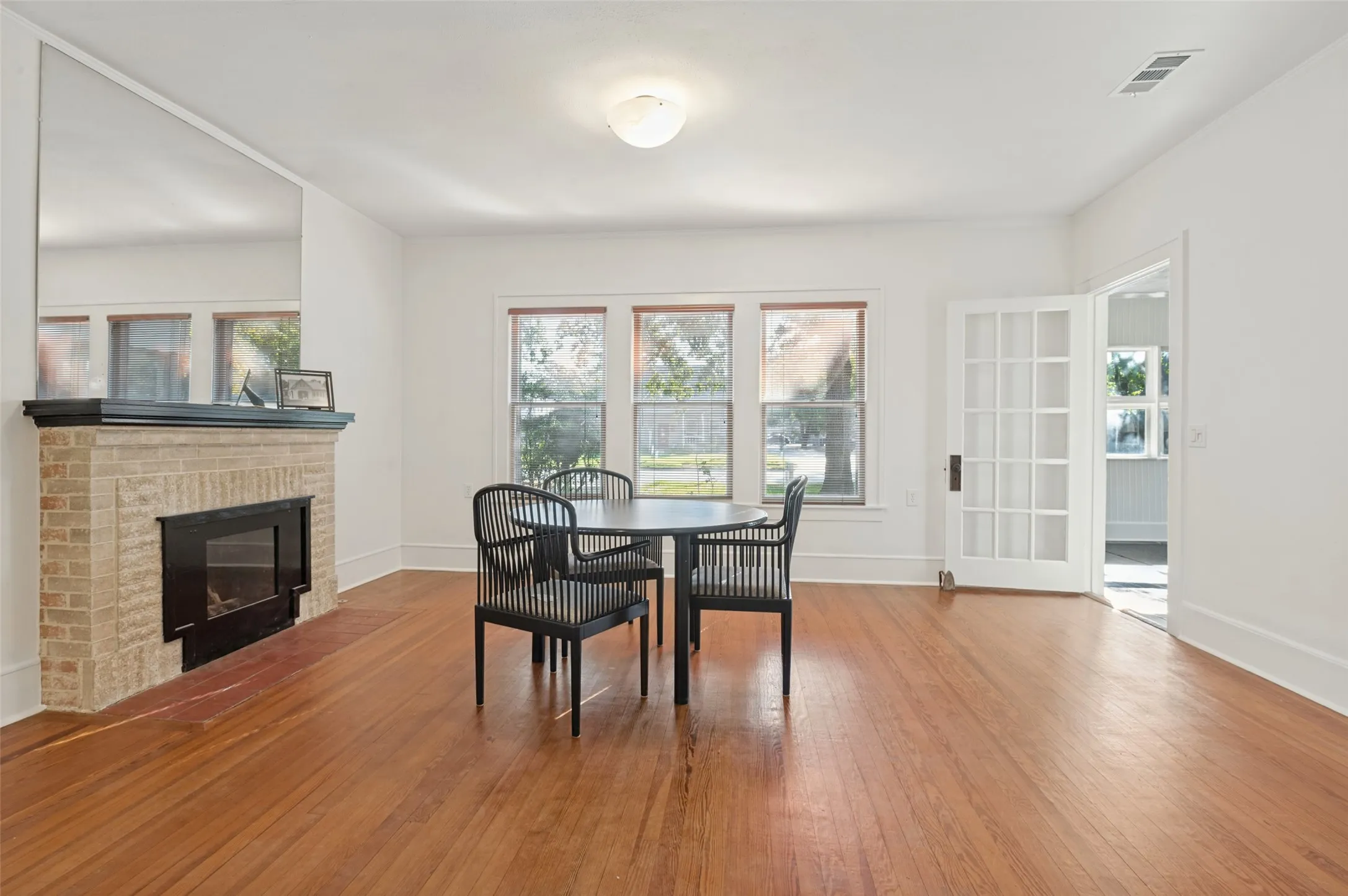 Office For Rent in Dallas County , 215 S O'Connor Road, Irving, Texas 75060, 0, 0, Garage spaces, 0 Sqft, built in 1925, mls#21401552, Real Estate Agent in Irving, Homes For Rent in Dallas county, Homes For Rent in Irving, Realtor in Irving Texas, Real Estate Brokerage Independent Realty Texas, Luminita Cordes Realtor