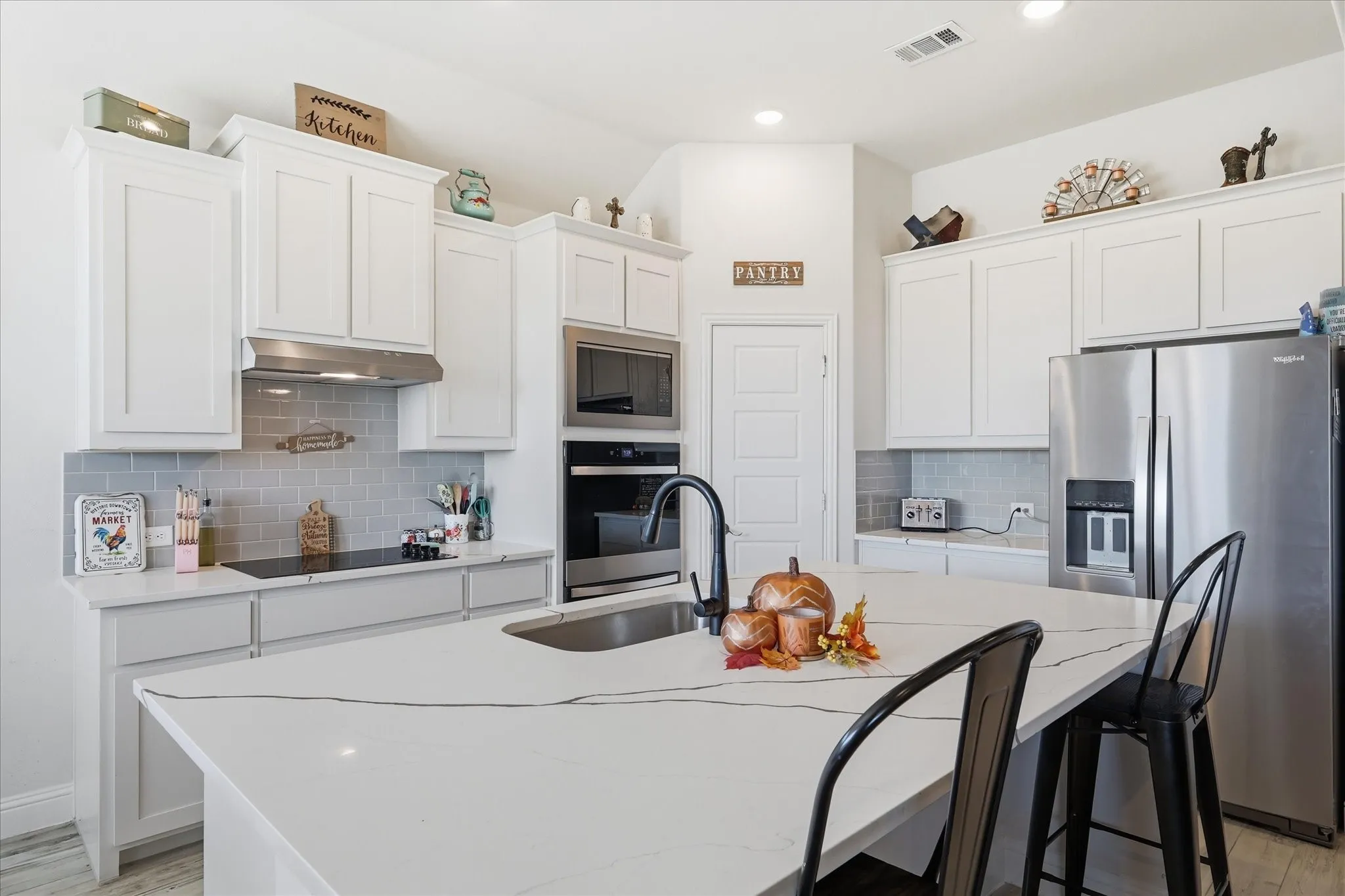 Single Family Residence For Sale in Grayson County , 804 Mary Lee Lane, Collinsville, Texas 76233, 3 Bedroom, 2 Bathroom, 2 Garage spaces, 1,968 Sqft, built in 2024, mls#21409650, Real Estate Agent in Collinsville, Homes For Sale in Grayson county, Homes For Sale in Collinsville, Realtor in Collinsville Texas, Real Estate Brokerage Independent Realty Texas, Luminita Cordes Realtor
