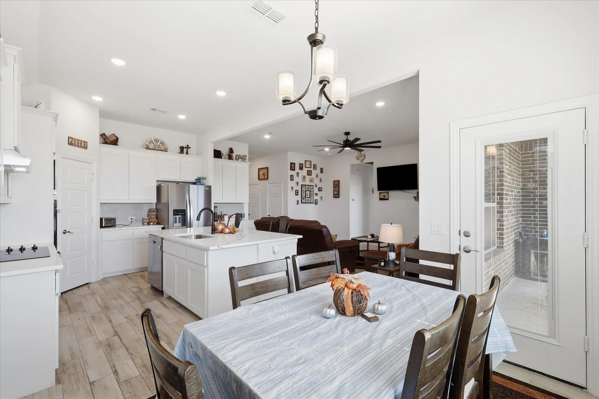 Single Family Residence For Sale in Grayson County , 804 Mary Lee Lane, Collinsville, Texas 76233, 3 Bedroom, 2 Bathroom, 2 Garage spaces, 1,968 Sqft, built in 2024, mls#21409650, Real Estate Agent in Collinsville, Homes For Sale in Grayson county, Homes For Sale in Collinsville, Realtor in Collinsville Texas, Real Estate Brokerage Independent Realty Texas, Luminita Cordes Realtor