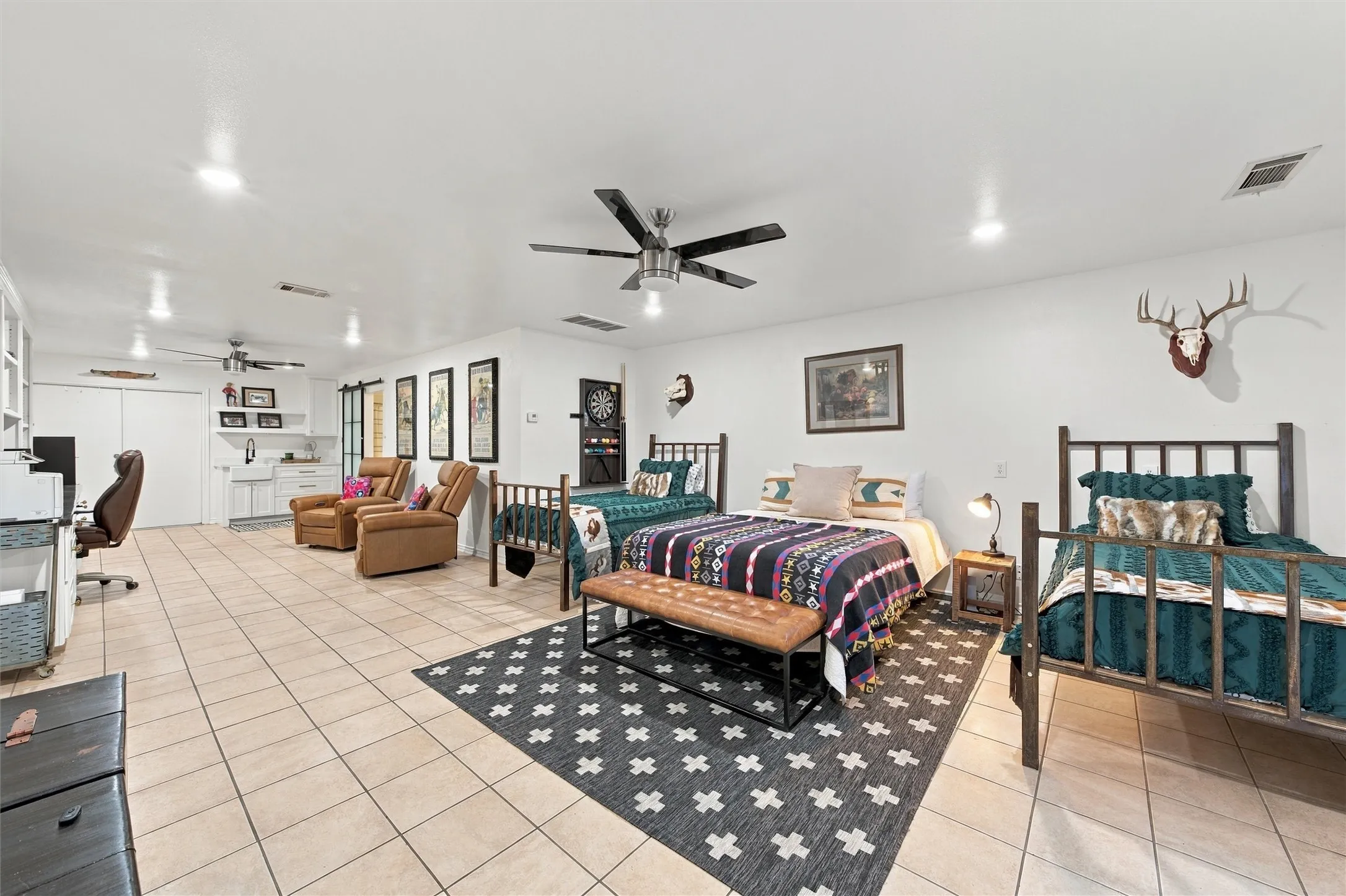 Apartment guest quarters