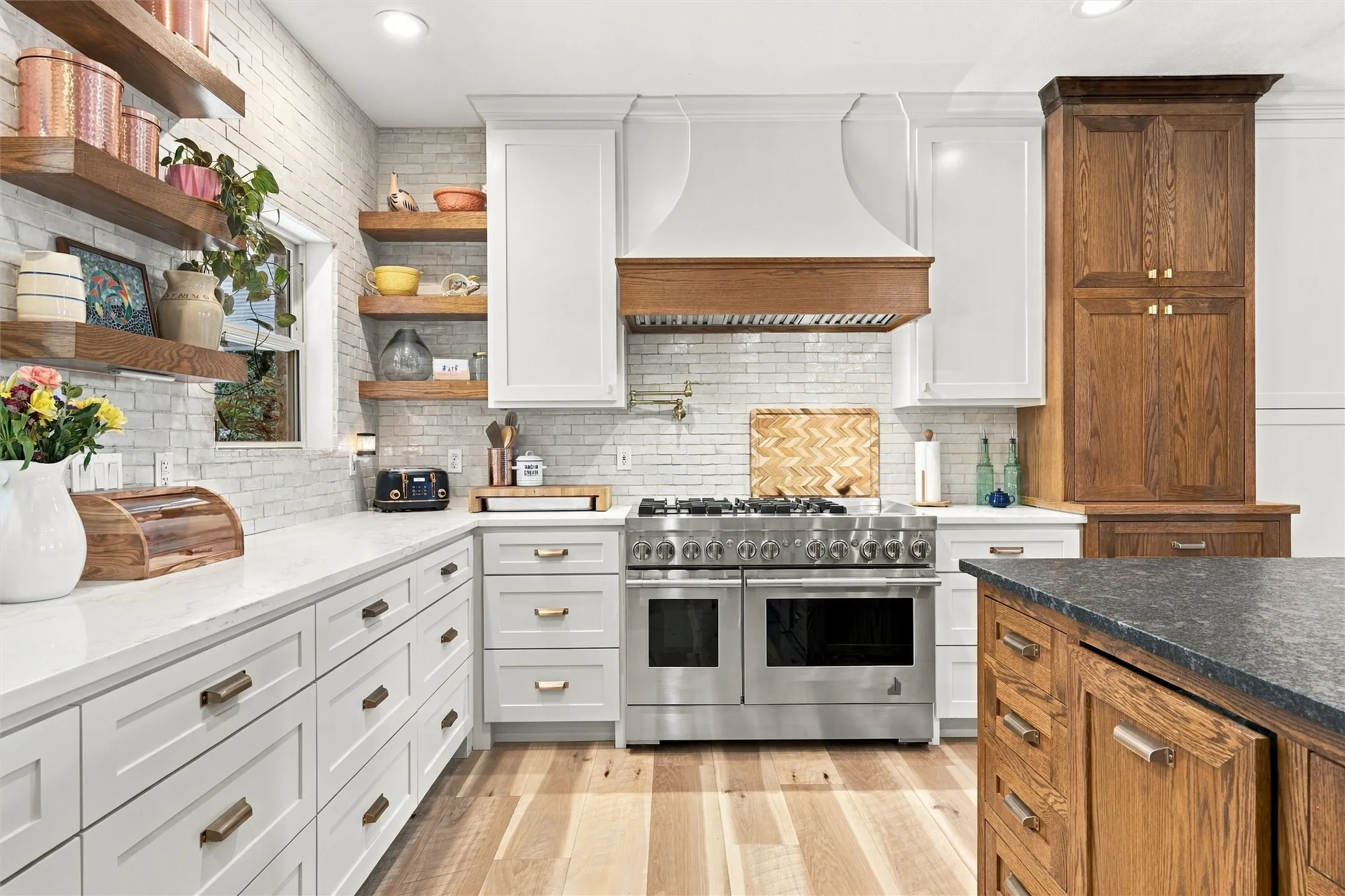 Farm For Sale in Bosque County , 2704 Fm 2490, Clifton, Texas 76634, 4 Bedroom, 3 Bathroom, 3 Garage spaces, 3,999 Sqft, built in 1999, mls#21409983, Real Estate Agent in Clifton, Homes For Sale in Bosque county, Homes For Sale in Clifton, Realtor in Clifton Texas, Real Estate Brokerage Independent Realty Texas, Luminita Cordes Realtor