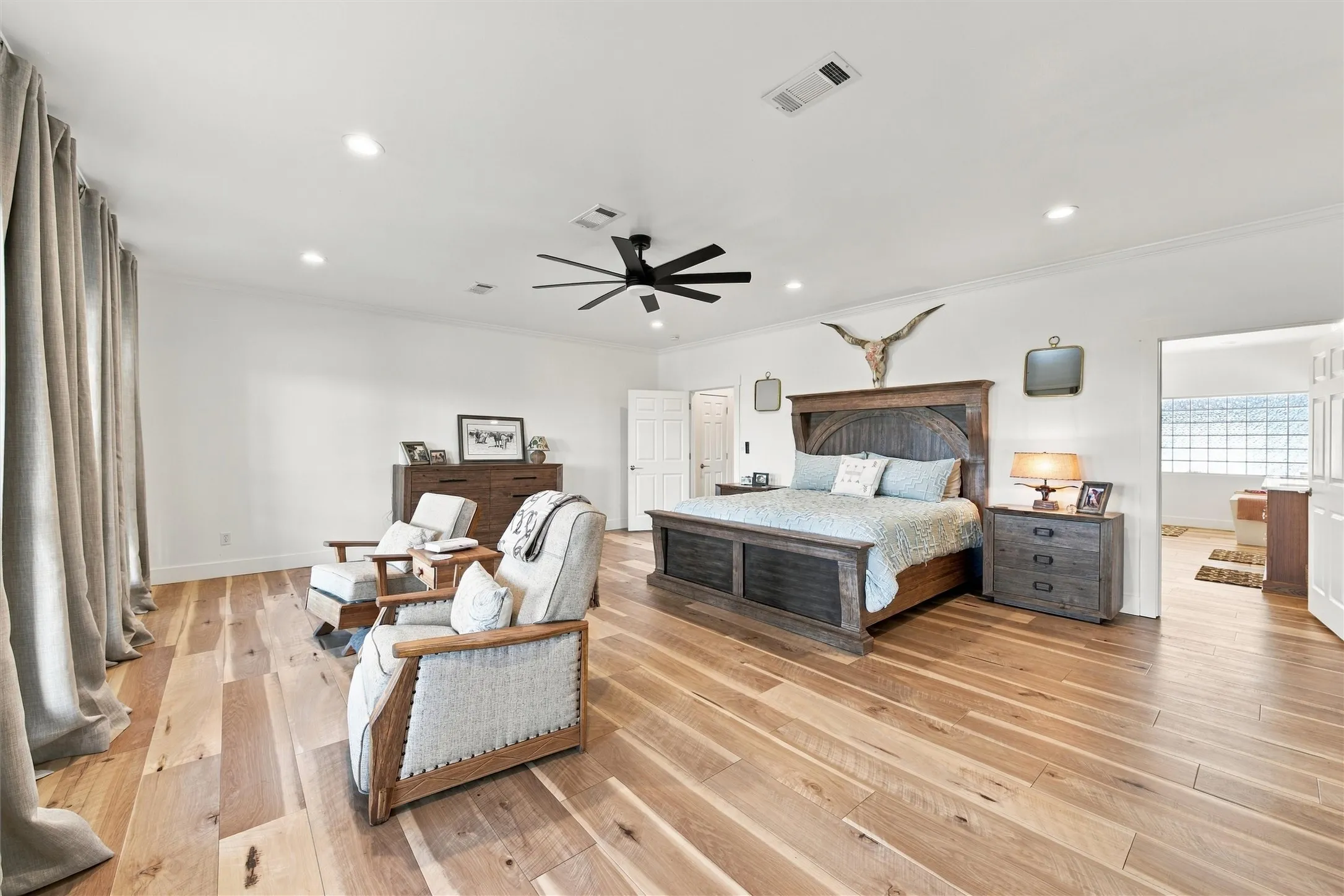 Farm For Sale in Bosque County , 2704 Fm 2490, Clifton, Texas 76634, 4 Bedroom, 3 Bathroom, 3 Garage spaces, 3,999 Sqft, built in 1999, mls#21409983, Real Estate Agent in Clifton, Homes For Sale in Bosque county, Homes For Sale in Clifton, Realtor in Clifton Texas, Real Estate Brokerage Independent Realty Texas, Luminita Cordes Realtor