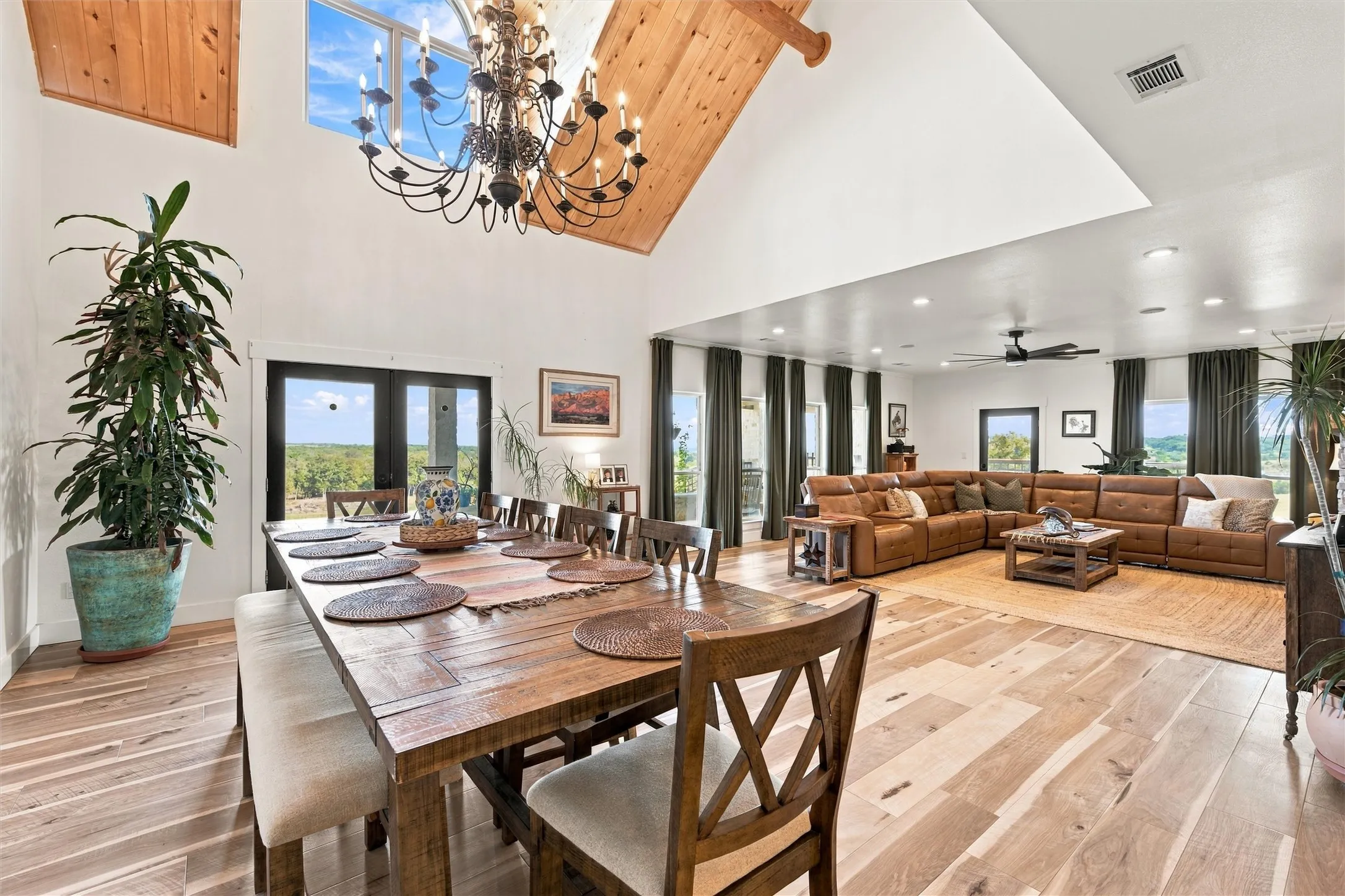 Farm For Sale in Bosque County , 2704 Fm 2490, Clifton, Texas 76634, 4 Bedroom, 3 Bathroom, 3 Garage spaces, 3,999 Sqft, built in 1999, mls#21409983, Real Estate Agent in Clifton, Homes For Sale in Bosque county, Homes For Sale in Clifton, Realtor in Clifton Texas, Real Estate Brokerage Independent Realty Texas, Luminita Cordes Realtor