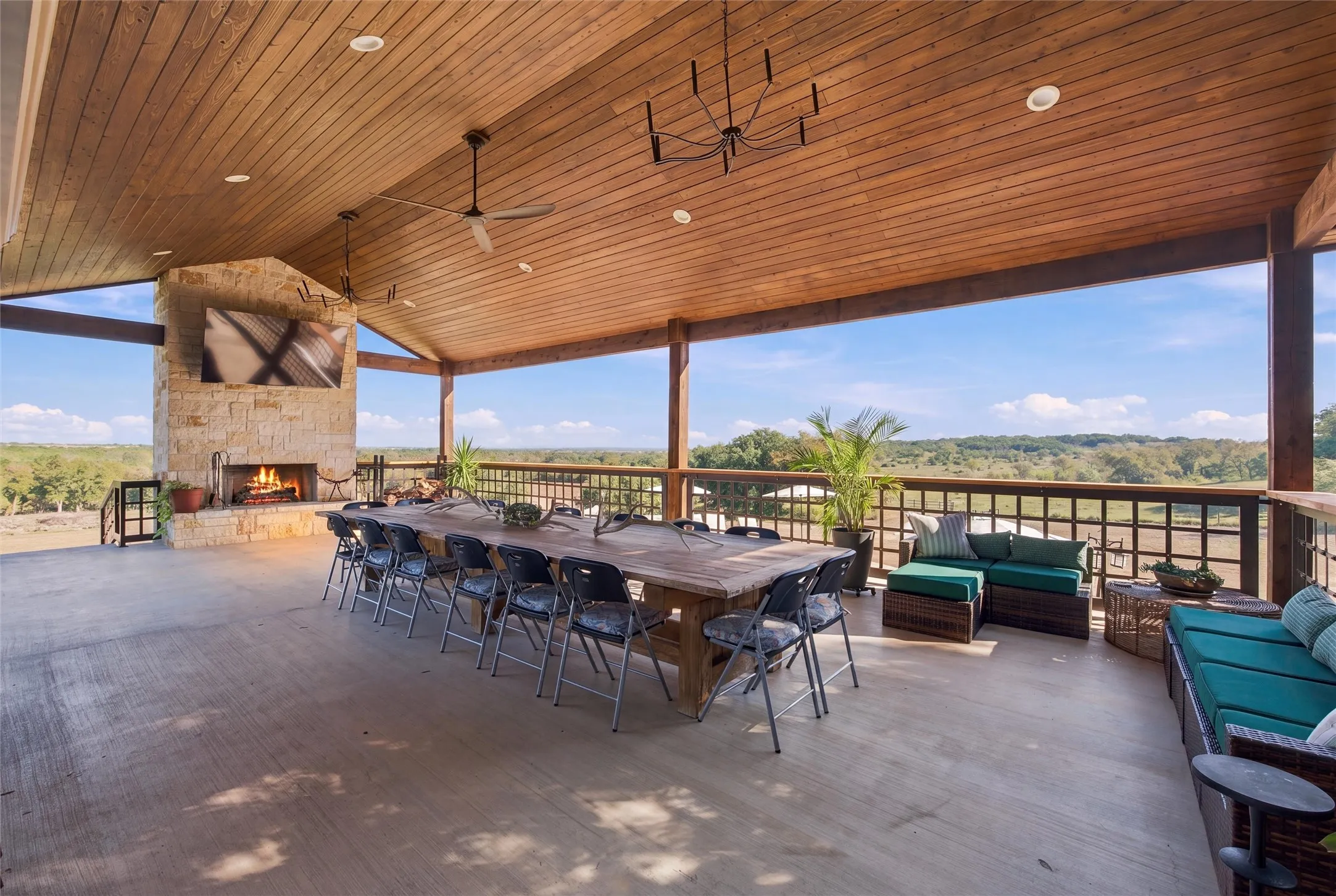 Farm For Sale in Bosque County , 2704 Fm 2490, Clifton, Texas 76634, 4 Bedroom, 3 Bathroom, 3 Garage spaces, 3,999 Sqft, built in 1999, mls#21409983, Real Estate Agent in Clifton, Homes For Sale in Bosque county, Homes For Sale in Clifton, Realtor in Clifton Texas, Real Estate Brokerage Independent Realty Texas, Luminita Cordes Realtor