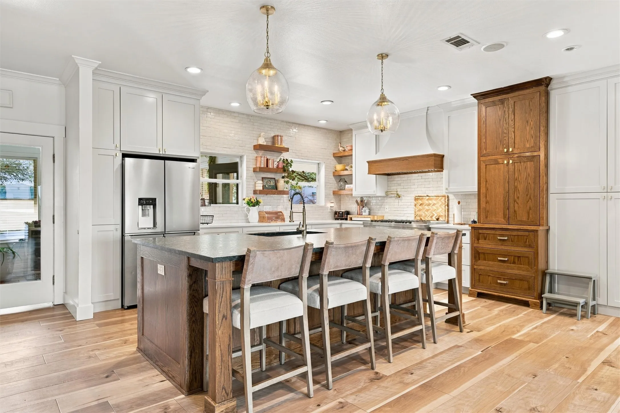 Farm For Sale in Bosque County , 2704 Fm 2490, Clifton, Texas 76634, 4 Bedroom, 3 Bathroom, 3 Garage spaces, 3,999 Sqft, built in 1999, mls#21409983, Real Estate Agent in Clifton, Homes For Sale in Bosque county, Homes For Sale in Clifton, Realtor in Clifton Texas, Real Estate Brokerage Independent Realty Texas, Luminita Cordes Realtor