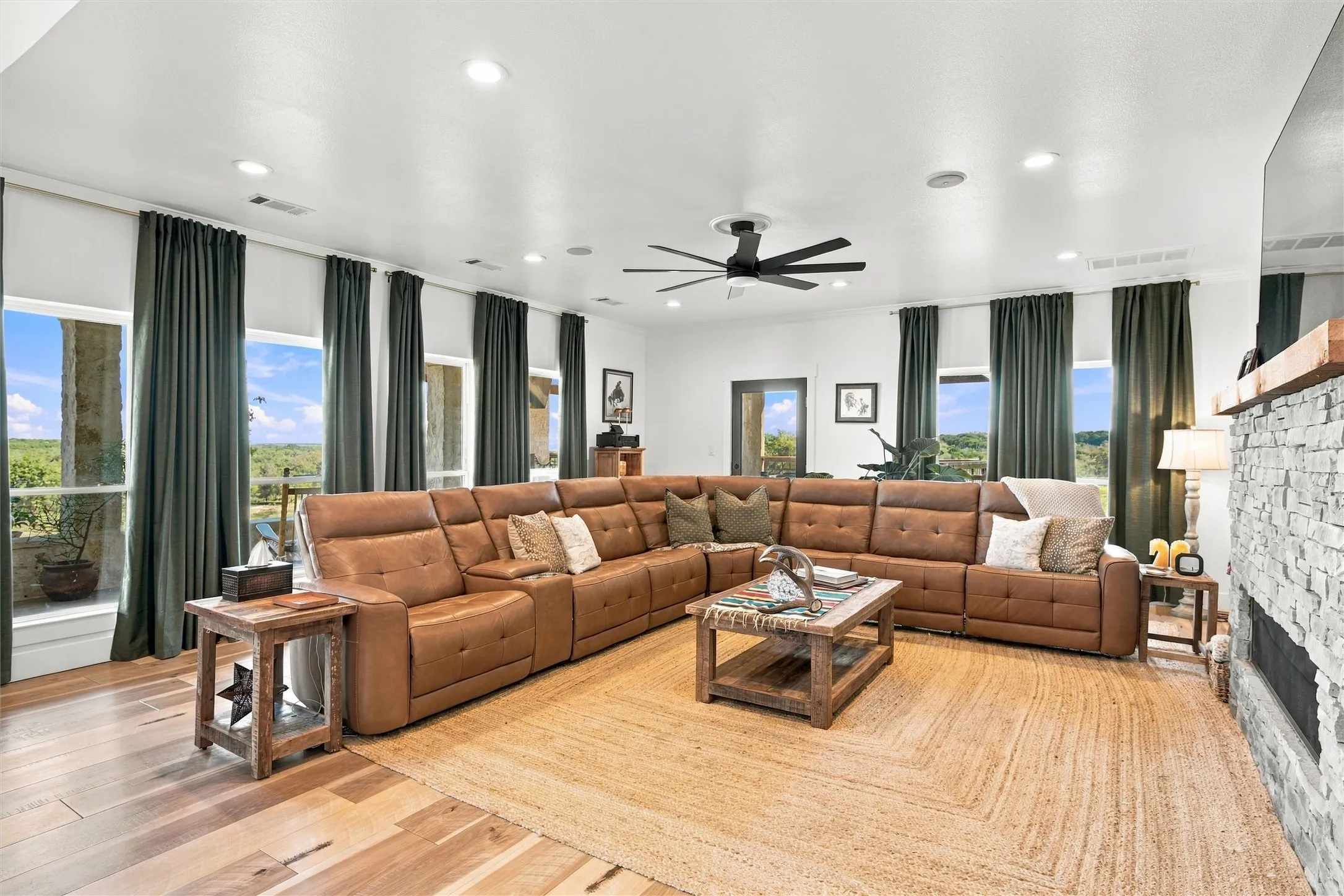 Farm For Sale in Bosque County , 2704 Fm 2490, Clifton, Texas 76634, 4 Bedroom, 3 Bathroom, 3 Garage spaces, 3,999 Sqft, built in 1999, mls#21409983, Real Estate Agent in Clifton, Homes For Sale in Bosque county, Homes For Sale in Clifton, Realtor in Clifton Texas, Real Estate Brokerage Independent Realty Texas, Luminita Cordes Realtor