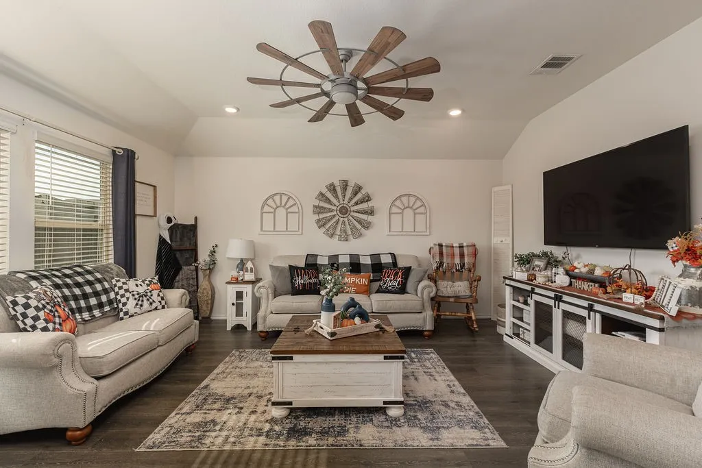 Single Family Residence For Sale in Collin County , 1303 Bushel Drive, Josephine, Texas 75189, 3 Bedroom, 2 Bathroom, 2 Garage spaces, 1,610 Sqft, built in 2021, mls#21408552, Real Estate Agent in Josephine, Homes For Sale in Collin county, Homes For Sale in Josephine, Realtor in Josephine Texas, Real Estate Brokerage Independent Realty Texas, Luminita Cordes Realtor