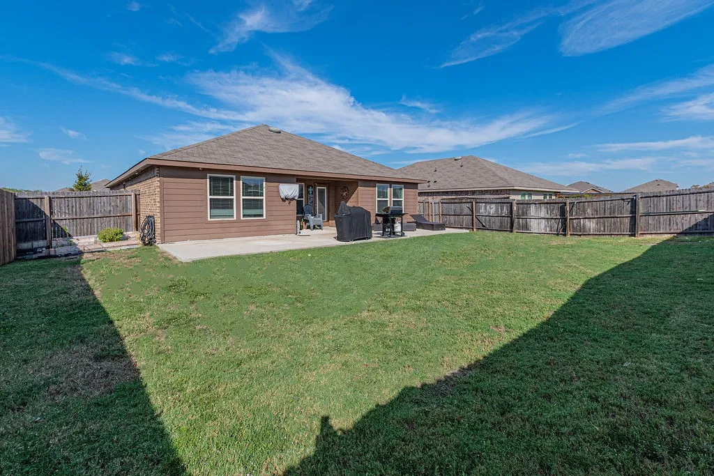 Single Family Residence For Sale in Collin County , 1303 Bushel Drive, Josephine, Texas 75189, 3 Bedroom, 2 Bathroom, 2 Garage spaces, 1,610 Sqft, built in 2021, mls#21408552, Real Estate Agent in Josephine, Homes For Sale in Collin county, Homes For Sale in Josephine, Realtor in Josephine Texas, Real Estate Brokerage Independent Realty Texas, Luminita Cordes Realtor