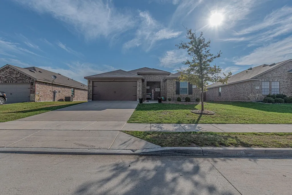 Single Family Residence For Sale in Collin County , 1303 Bushel Drive, Josephine, Texas 75189, 3 Bedroom, 2 Bathroom, 2 Garage spaces, 1,610 Sqft, built in 2021, mls#21408552, Real Estate Agent in Josephine, Homes For Sale in Collin county, Homes For Sale in Josephine, Realtor in Josephine Texas, Real Estate Brokerage Independent Realty Texas, Luminita Cordes Realtor