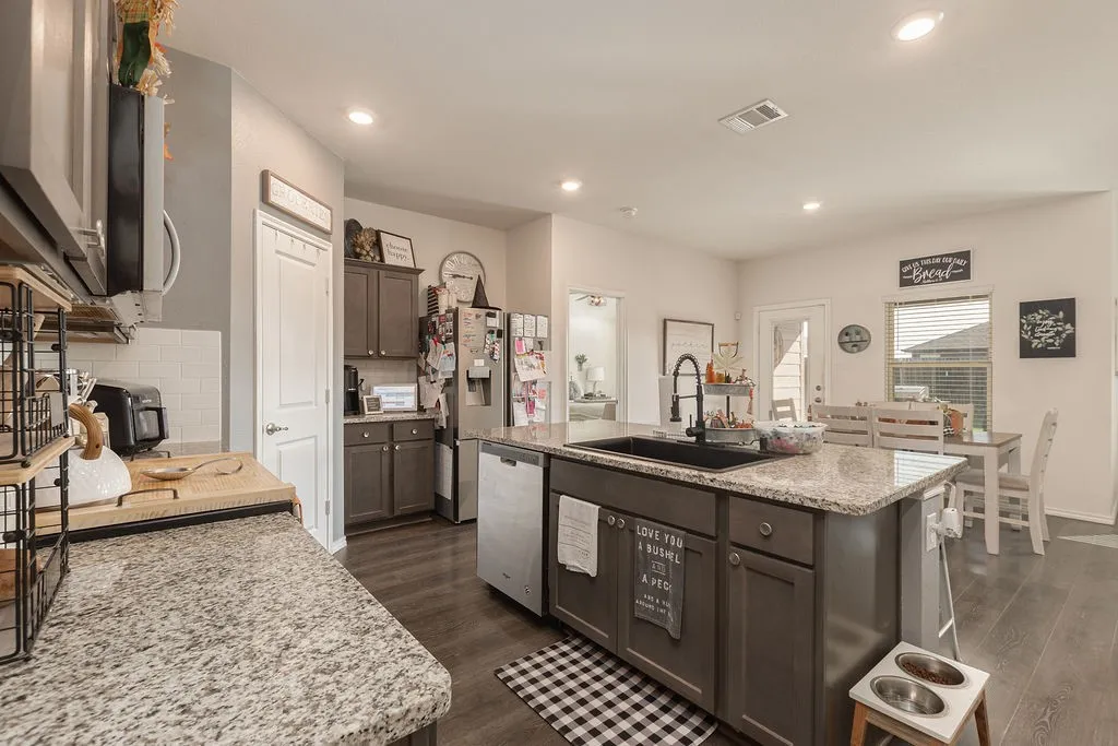 Single Family Residence For Sale in Collin County , 1303 Bushel Drive, Josephine, Texas 75189, 3 Bedroom, 2 Bathroom, 2 Garage spaces, 1,610 Sqft, built in 2021, mls#21408552, Real Estate Agent in Josephine, Homes For Sale in Collin county, Homes For Sale in Josephine, Realtor in Josephine Texas, Real Estate Brokerage Independent Realty Texas, Luminita Cordes Realtor