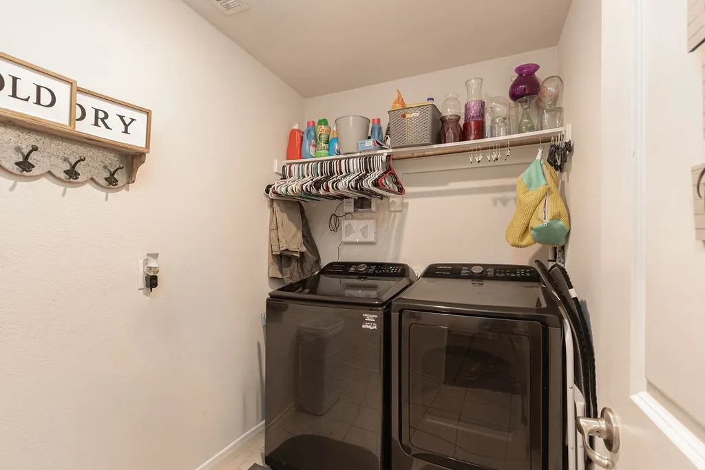 Single Family Residence For Sale in Collin County , 1303 Bushel Drive, Josephine, Texas 75189, 3 Bedroom, 2 Bathroom, 2 Garage spaces, 1,610 Sqft, built in 2021, mls#21408552, Real Estate Agent in Josephine, Homes For Sale in Collin county, Homes For Sale in Josephine, Realtor in Josephine Texas, Real Estate Brokerage Independent Realty Texas, Luminita Cordes Realtor