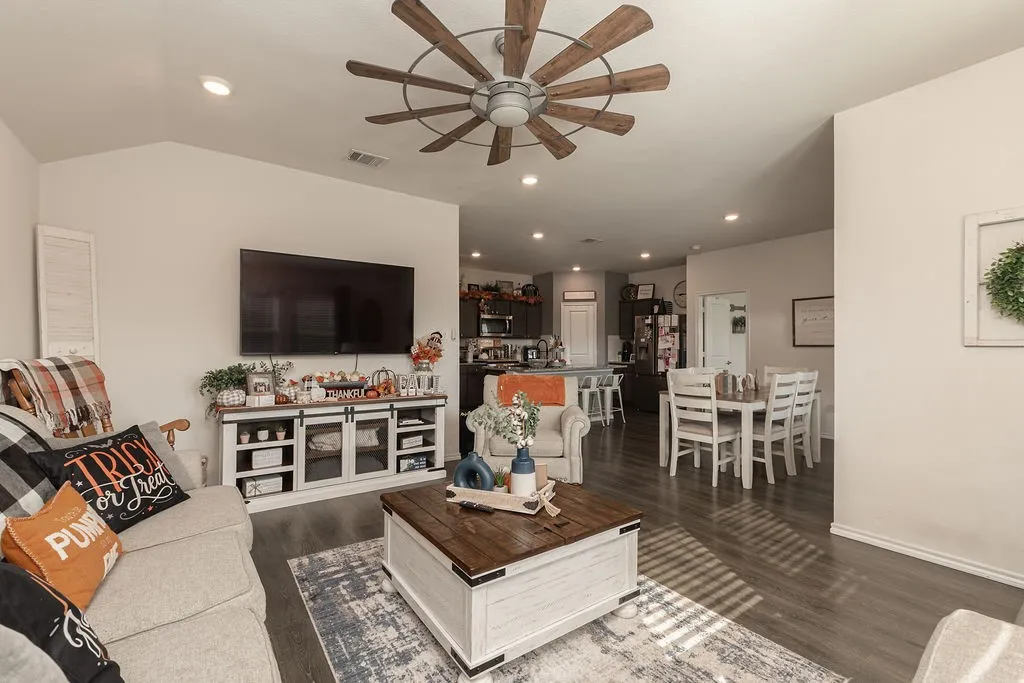 Single Family Residence For Sale in Collin County , 1303 Bushel Drive, Josephine, Texas 75189, 3 Bedroom, 2 Bathroom, 2 Garage spaces, 1,610 Sqft, built in 2021, mls#21408552, Real Estate Agent in Josephine, Homes For Sale in Collin county, Homes For Sale in Josephine, Realtor in Josephine Texas, Real Estate Brokerage Independent Realty Texas, Luminita Cordes Realtor