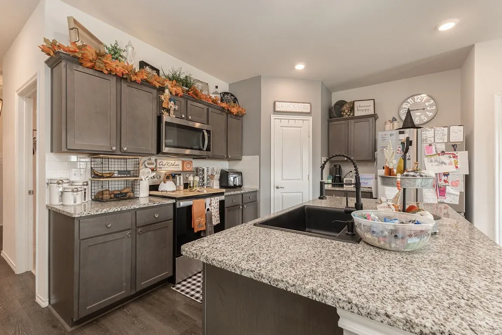 Single Family Residence For Sale in Collin County , 1303 Bushel Drive, Josephine, Texas 75189, 3 Bedroom, 2 Bathroom, 2 Garage spaces, 1,610 Sqft, built in 2021, mls#21408552, Real Estate Agent in Josephine, Homes For Sale in Collin county, Homes For Sale in Josephine, Realtor in Josephine Texas, Real Estate Brokerage Independent Realty Texas, Luminita Cordes Realtor