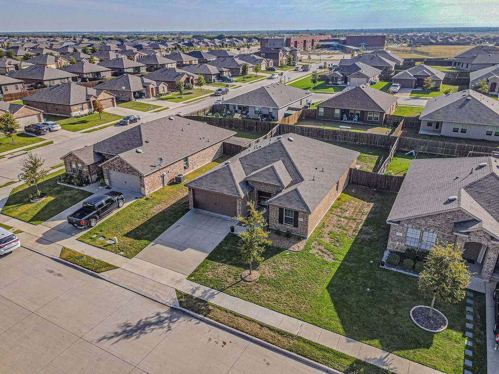 Single Family Residence For Sale in Collin County , 1303 Bushel Drive, Josephine, Texas 75189, 3 Bedroom, 2 Bathroom, 2 Garage spaces, 1,610 Sqft, built in 2021, mls#21408552, Real Estate Agent in Josephine, Homes For Sale in Collin county, Homes For Sale in Josephine, Realtor in Josephine Texas, Real Estate Brokerage Independent Realty Texas, Luminita Cordes Realtor