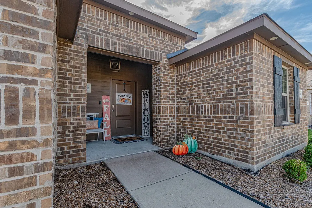 Single Family Residence For Sale in Collin County , 1303 Bushel Drive, Josephine, Texas 75189, 3 Bedroom, 2 Bathroom, 2 Garage spaces, 1,610 Sqft, built in 2021, mls#21408552, Real Estate Agent in Josephine, Homes For Sale in Collin county, Homes For Sale in Josephine, Realtor in Josephine Texas, Real Estate Brokerage Independent Realty Texas, Luminita Cordes Realtor