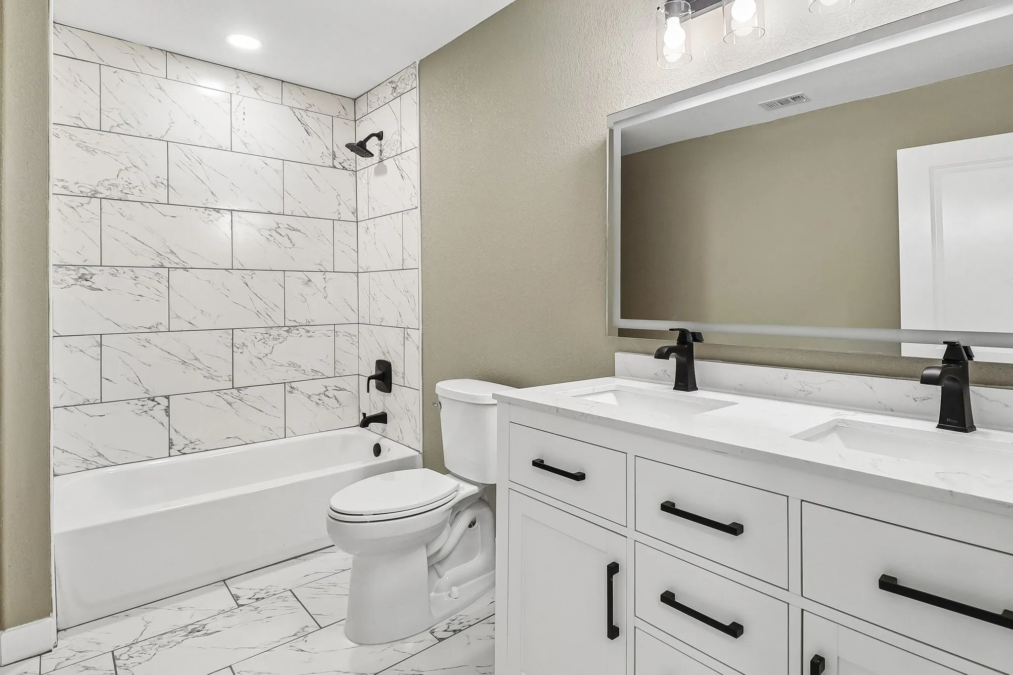 Single Family Residence For Sale in Dallas County , 10711 Cromwell Drive, Dallas, Texas 75229, 6 Bedroom, 5 Bathroom, 2 Garage spaces, 3,690 Sqft, built in 1958, mls#21409985, Real Estate Agent in Dallas, Homes For Sale in Dallas county, Homes For Sale in Dallas, Realtor in Dallas Texas, Real Estate Brokerage Independent Realty Texas, Luminita Cordes Realtor
