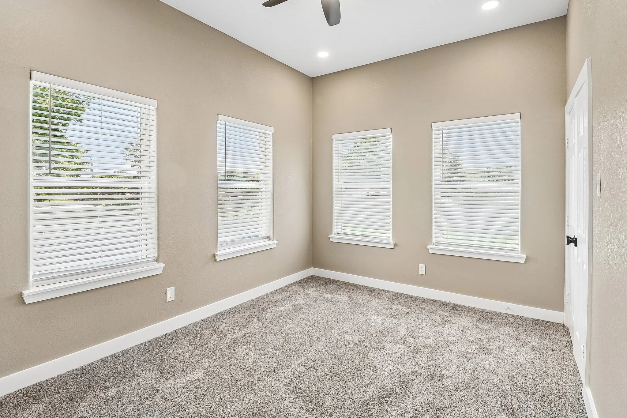 Single Family Residence For Sale in Dallas County , 10711 Cromwell Drive, Dallas, Texas 75229, 6 Bedroom, 5 Bathroom, 2 Garage spaces, 3,690 Sqft, built in 1958, mls#21409985, Real Estate Agent in Dallas, Homes For Sale in Dallas county, Homes For Sale in Dallas, Realtor in Dallas Texas, Real Estate Brokerage Independent Realty Texas, Luminita Cordes Realtor