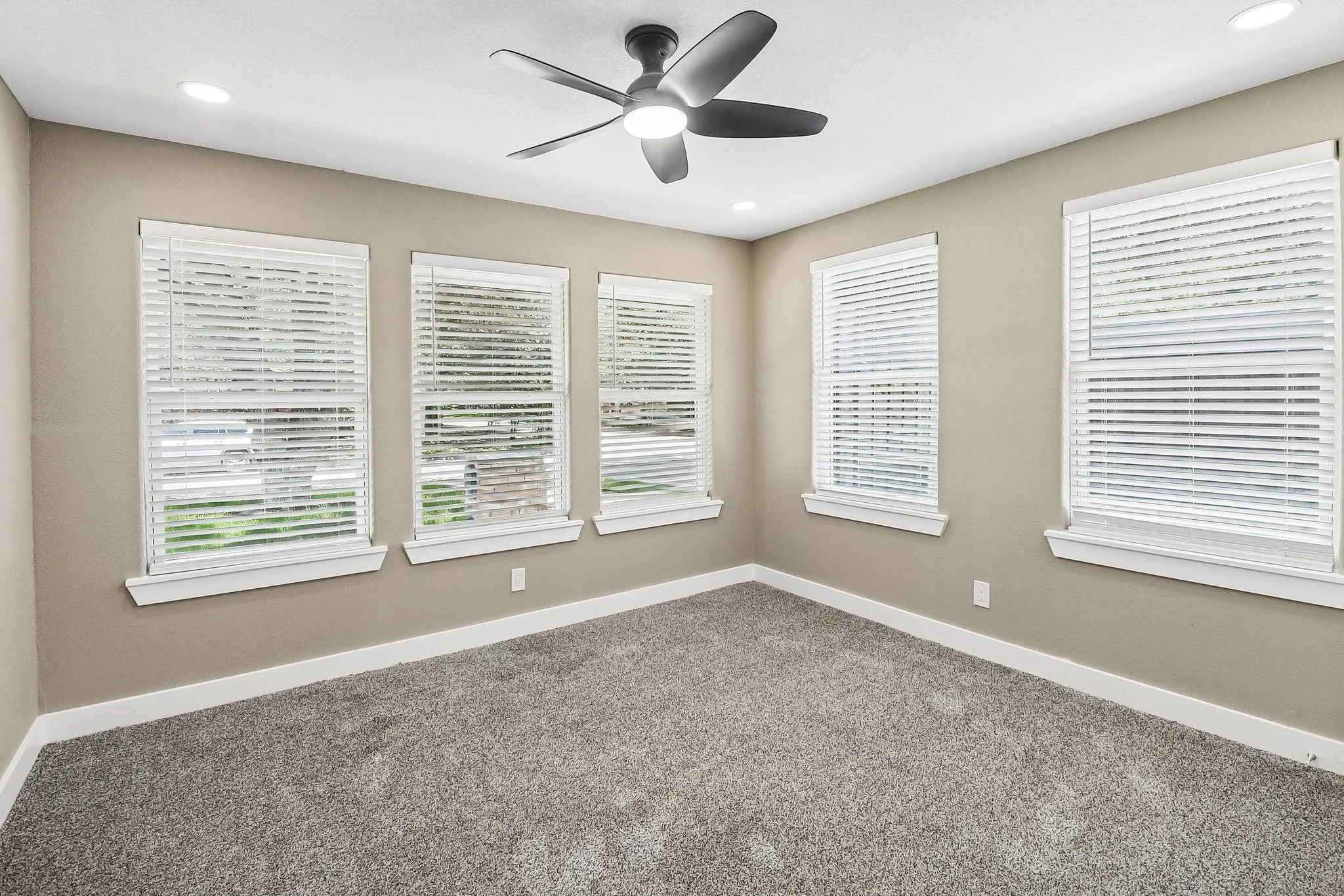 Single Family Residence For Sale in Dallas County , 10711 Cromwell Drive, Dallas, Texas 75229, 6 Bedroom, 5 Bathroom, 2 Garage spaces, 3,690 Sqft, built in 1958, mls#21409985, Real Estate Agent in Dallas, Homes For Sale in Dallas county, Homes For Sale in Dallas, Realtor in Dallas Texas, Real Estate Brokerage Independent Realty Texas, Luminita Cordes Realtor