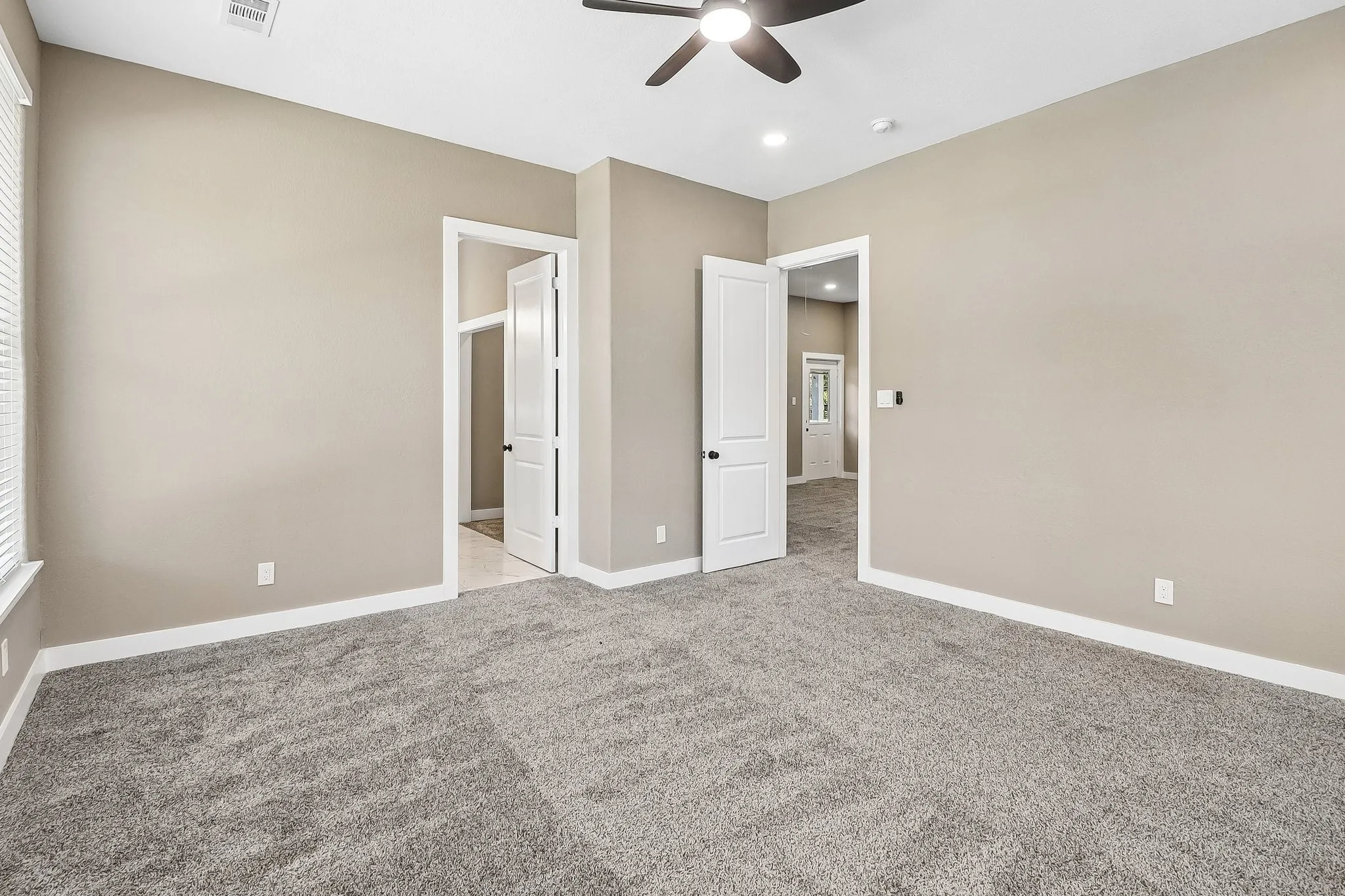Single Family Residence For Sale in Dallas County , 10711 Cromwell Drive, Dallas, Texas 75229, 6 Bedroom, 5 Bathroom, 2 Garage spaces, 3,690 Sqft, built in 1958, mls#21409985, Real Estate Agent in Dallas, Homes For Sale in Dallas county, Homes For Sale in Dallas, Realtor in Dallas Texas, Real Estate Brokerage Independent Realty Texas, Luminita Cordes Realtor