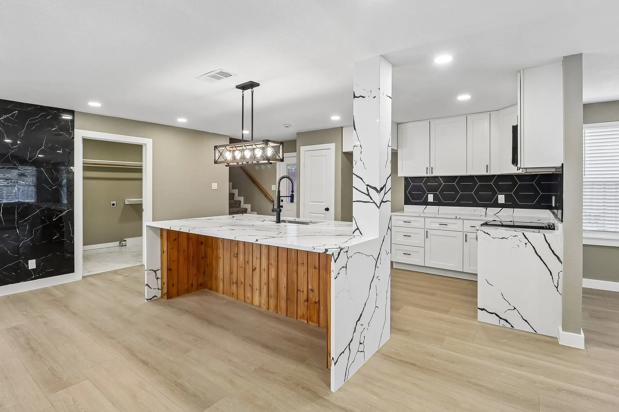 Single Family Residence For Sale in Dallas County , 10711 Cromwell Drive, Dallas, Texas 75229, 6 Bedroom, 5 Bathroom, 2 Garage spaces, 3,690 Sqft, built in 1958, mls#21409985, Real Estate Agent in Dallas, Homes For Sale in Dallas county, Homes For Sale in Dallas, Realtor in Dallas Texas, Real Estate Brokerage Independent Realty Texas, Luminita Cordes Realtor