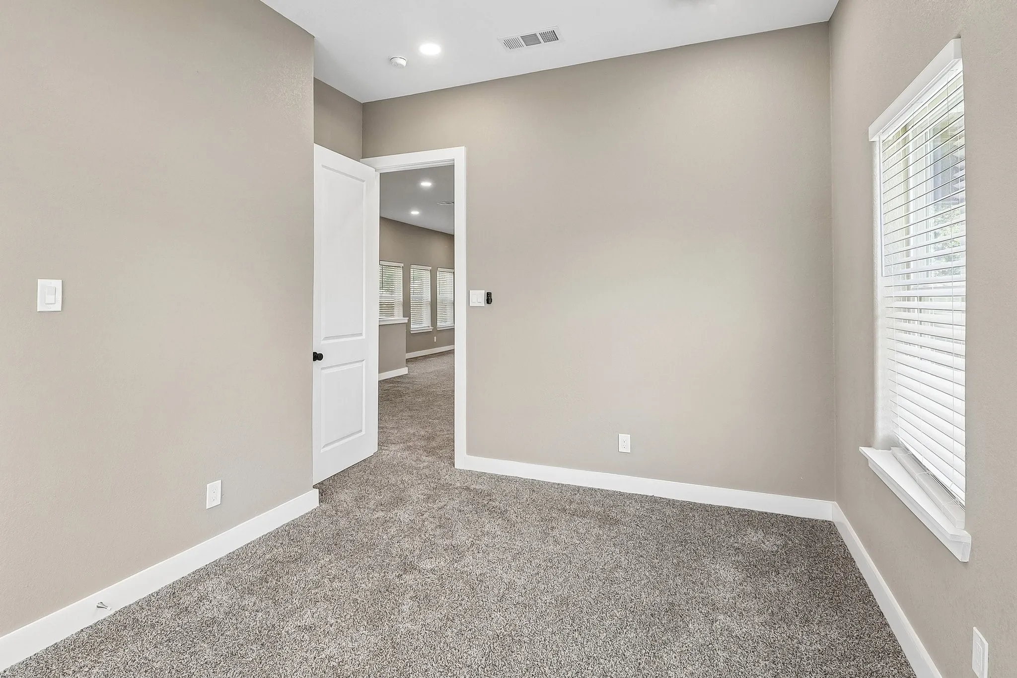 Single Family Residence For Sale in Dallas County , 10711 Cromwell Drive, Dallas, Texas 75229, 6 Bedroom, 5 Bathroom, 2 Garage spaces, 3,690 Sqft, built in 1958, mls#21409985, Real Estate Agent in Dallas, Homes For Sale in Dallas county, Homes For Sale in Dallas, Realtor in Dallas Texas, Real Estate Brokerage Independent Realty Texas, Luminita Cordes Realtor
