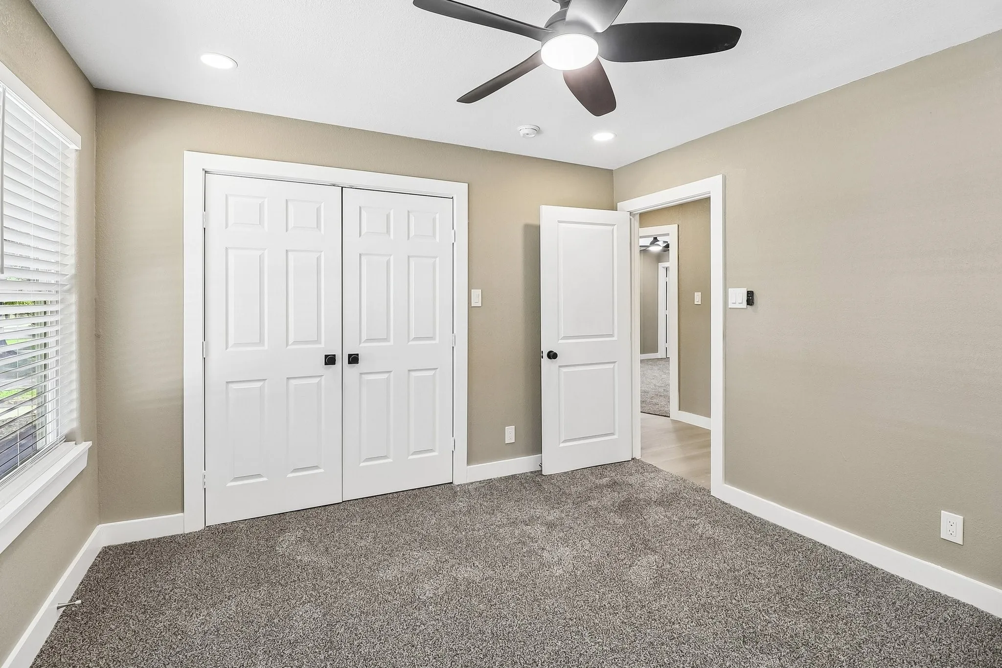 Single Family Residence For Sale in Dallas County , 10711 Cromwell Drive, Dallas, Texas 75229, 6 Bedroom, 5 Bathroom, 2 Garage spaces, 3,690 Sqft, built in 1958, mls#21409985, Real Estate Agent in Dallas, Homes For Sale in Dallas county, Homes For Sale in Dallas, Realtor in Dallas Texas, Real Estate Brokerage Independent Realty Texas, Luminita Cordes Realtor