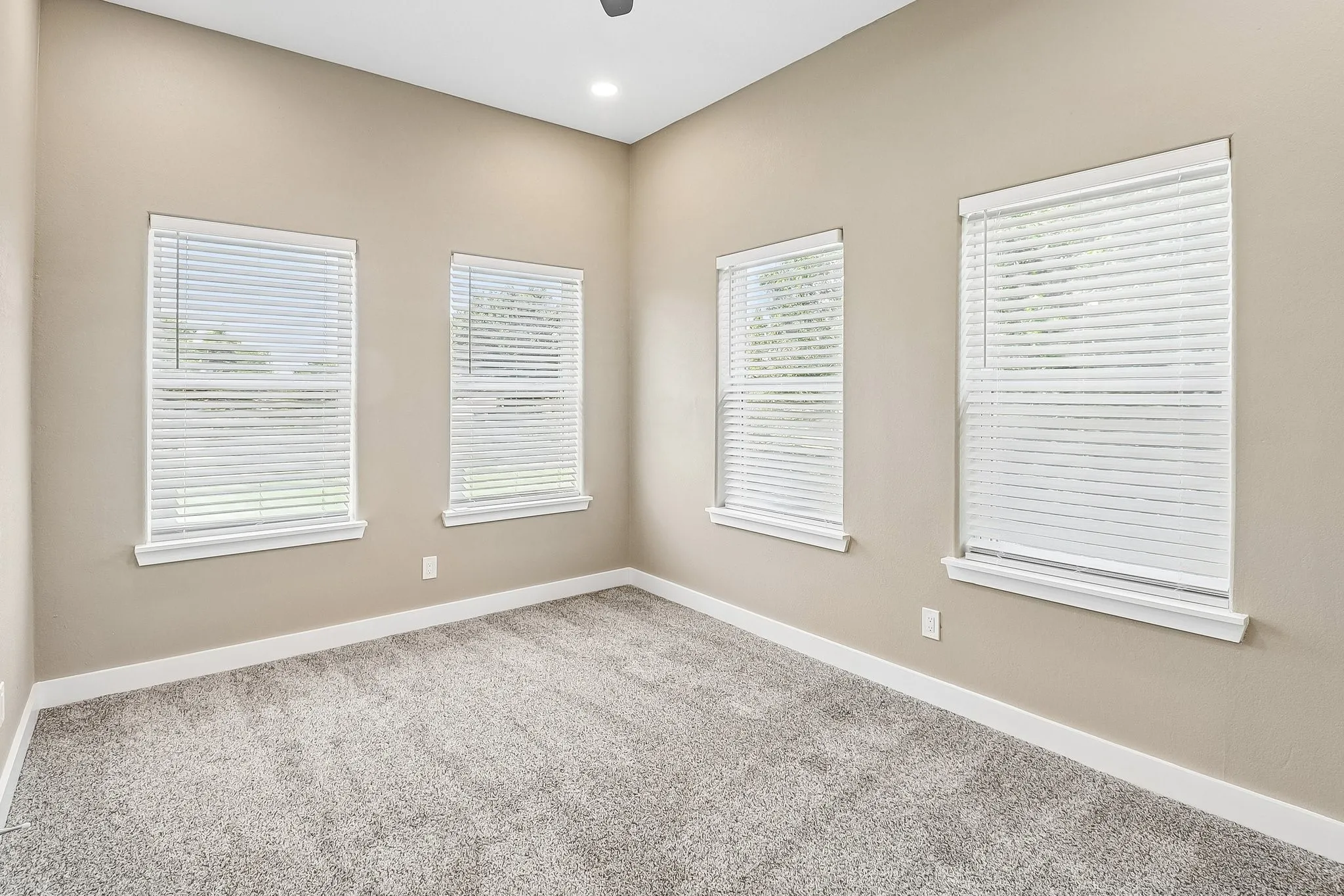 Single Family Residence For Sale in Dallas County , 10711 Cromwell Drive, Dallas, Texas 75229, 6 Bedroom, 5 Bathroom, 2 Garage spaces, 3,690 Sqft, built in 1958, mls#21409985, Real Estate Agent in Dallas, Homes For Sale in Dallas county, Homes For Sale in Dallas, Realtor in Dallas Texas, Real Estate Brokerage Independent Realty Texas, Luminita Cordes Realtor