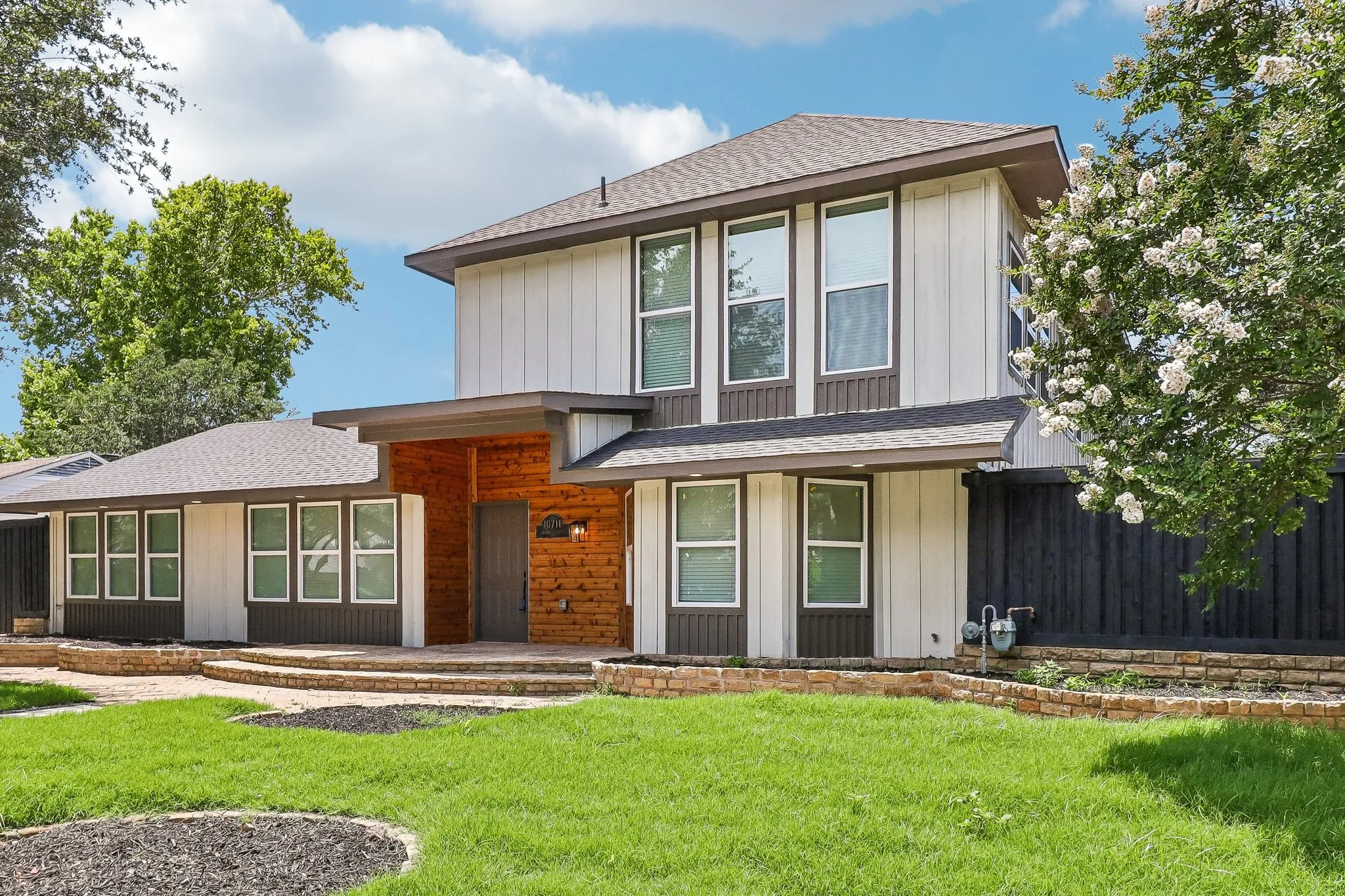 Single Family Residence For Sale in Dallas County , 10711 Cromwell Drive, Dallas, Texas 75229, 6 Bedroom, 5 Bathroom, 2 Garage spaces, 3,690 Sqft, built in 1958, mls#21409985, Real Estate Agent in Dallas, Homes For Sale in Dallas county, Homes For Sale in Dallas, Realtor in Dallas Texas, Real Estate Brokerage Independent Realty Texas, Luminita Cordes Realtor